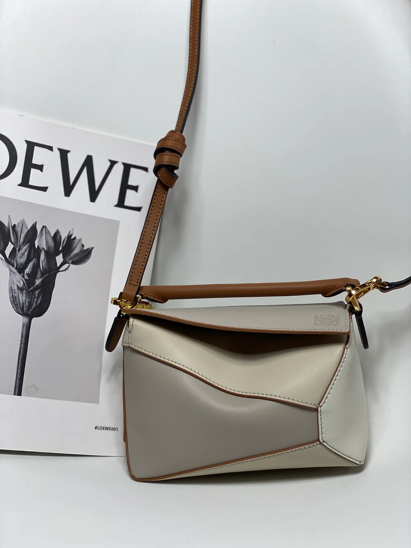 Loewe Puzzle Mini бежевого цвета