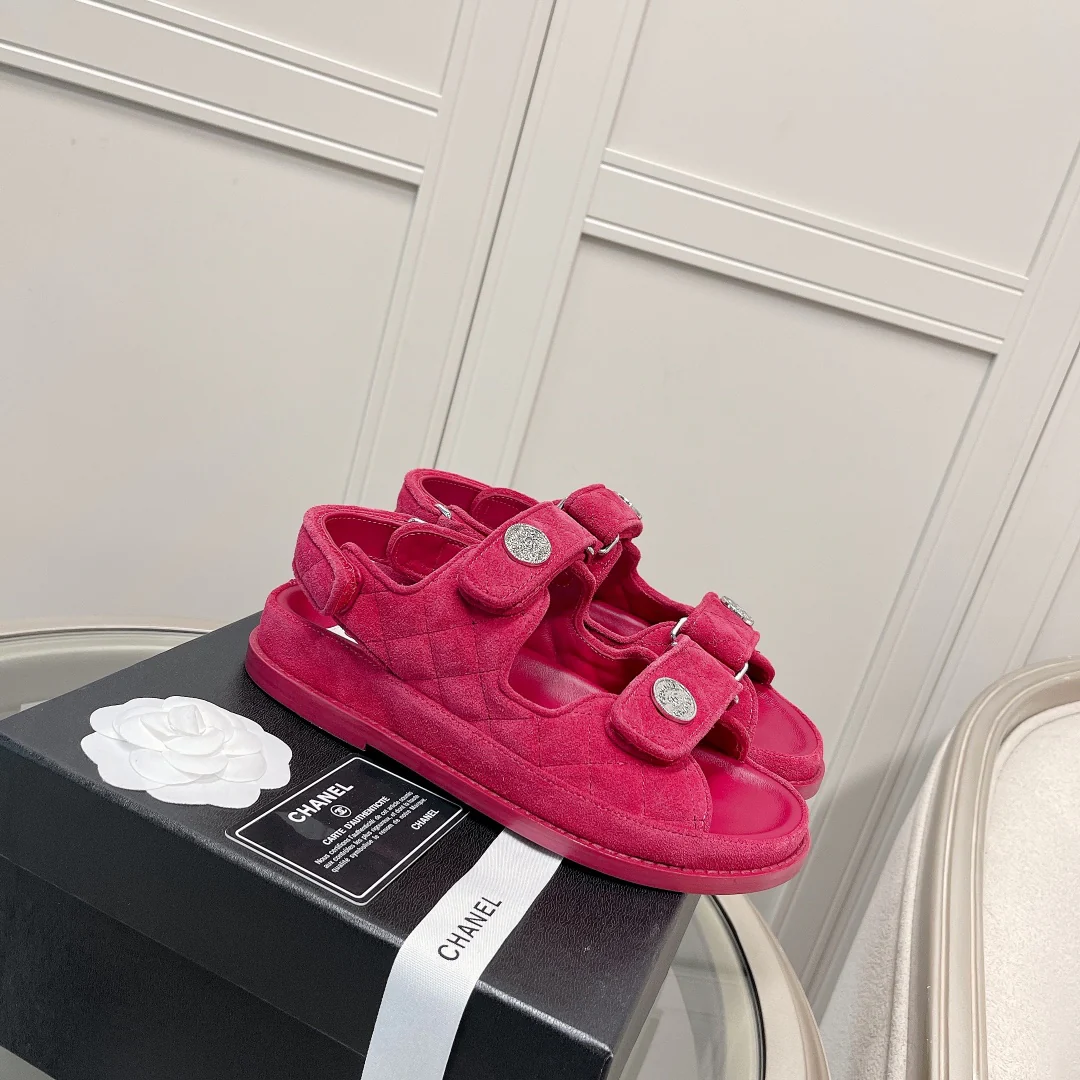 Chanel - Красные кожаные сандалии в клетку