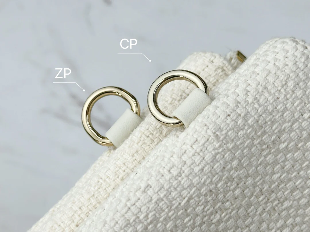 Пляжная сумка Chanel 25c, косметичка, ярко-желтая.