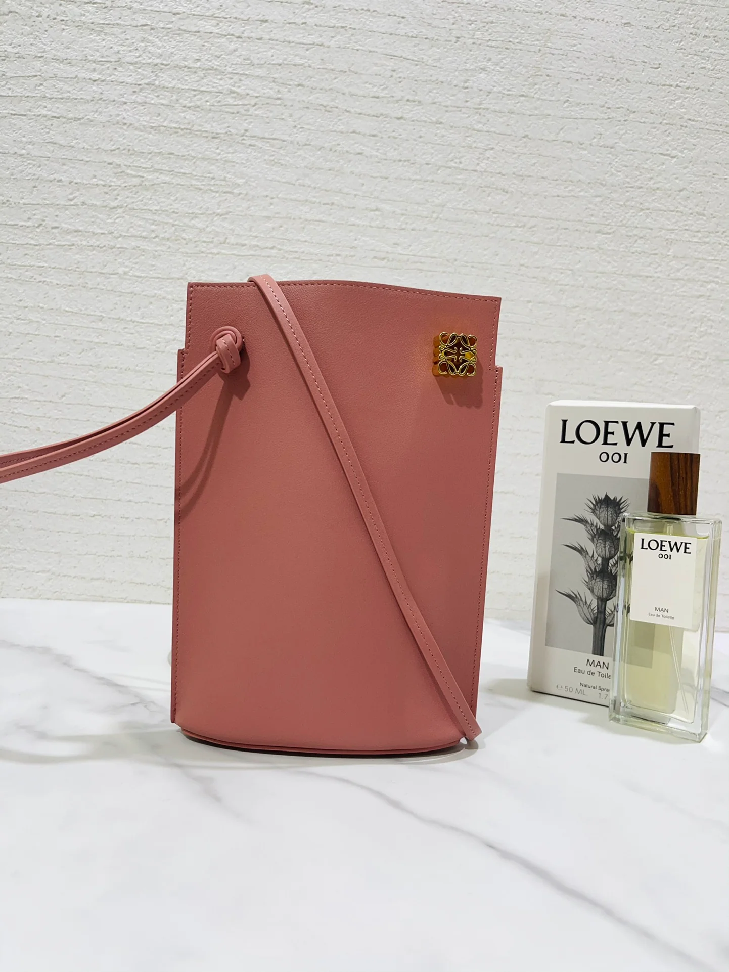 Чехол для телефона Loewe Dice Pocket series - розовый