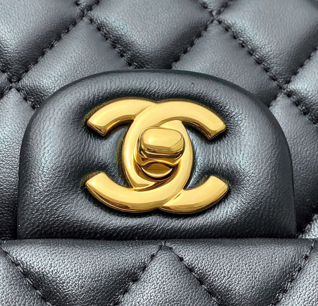 Сумка Chanel CF Medium - 23 см - из черной овечьей кожи с золотой пряжкой - CF23