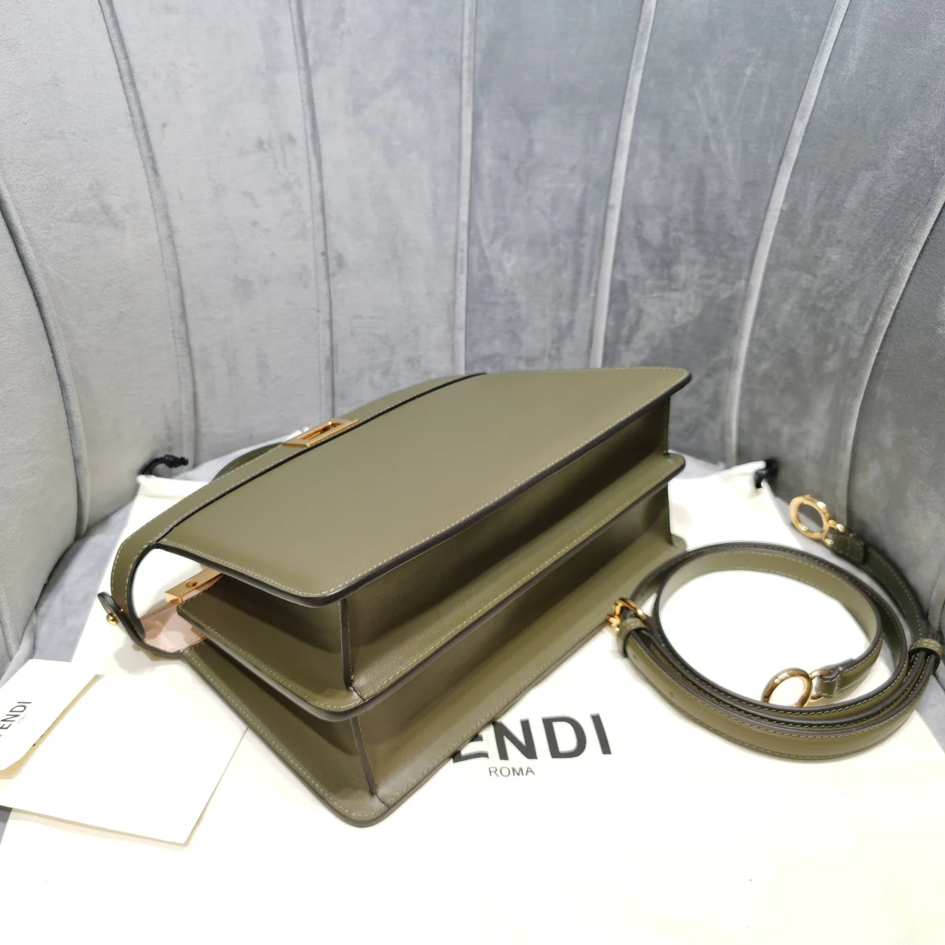 Маленькая зеленая кожаная сумка Fendi Peekaboo i-seey - 1