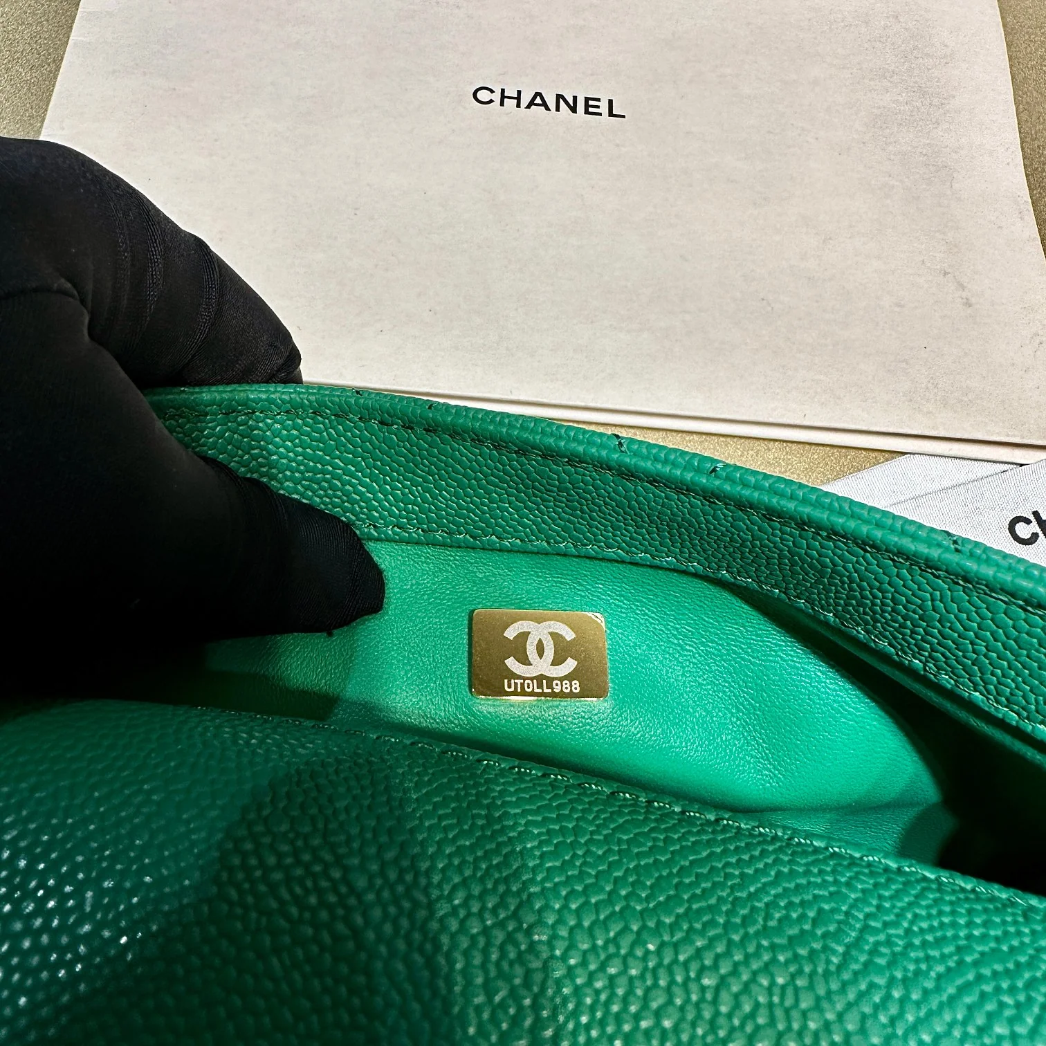 Новинка коллекции Chanel Весна/Лето 2023 - Сумка CF в форме сердца с регулируемой пряжкой и цепочкой - Телячья кожа с текстурой 