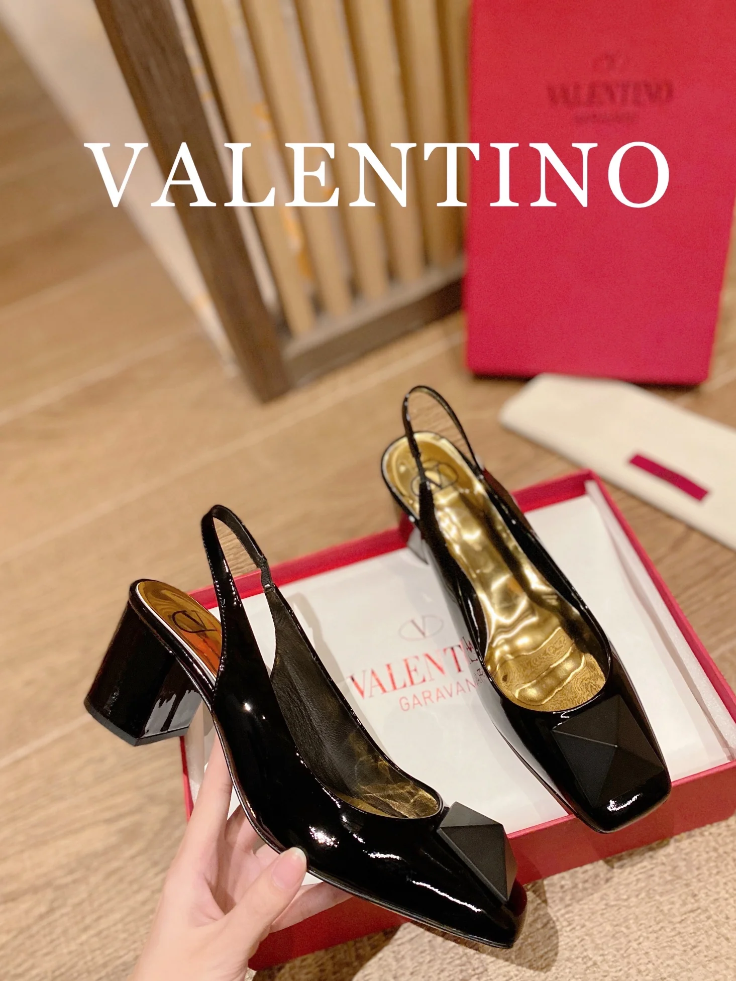 Valentino - Черные туфли на массивном каблуке с квадратным носком