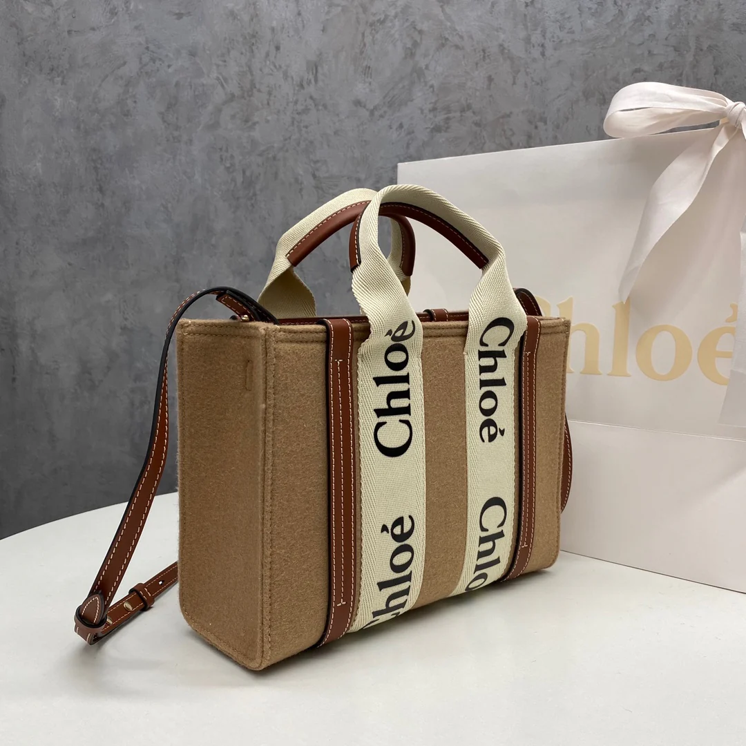 Сумка-тоут Chloe Woody, маленькая, бархатная, цвет ?Молочный чай?.