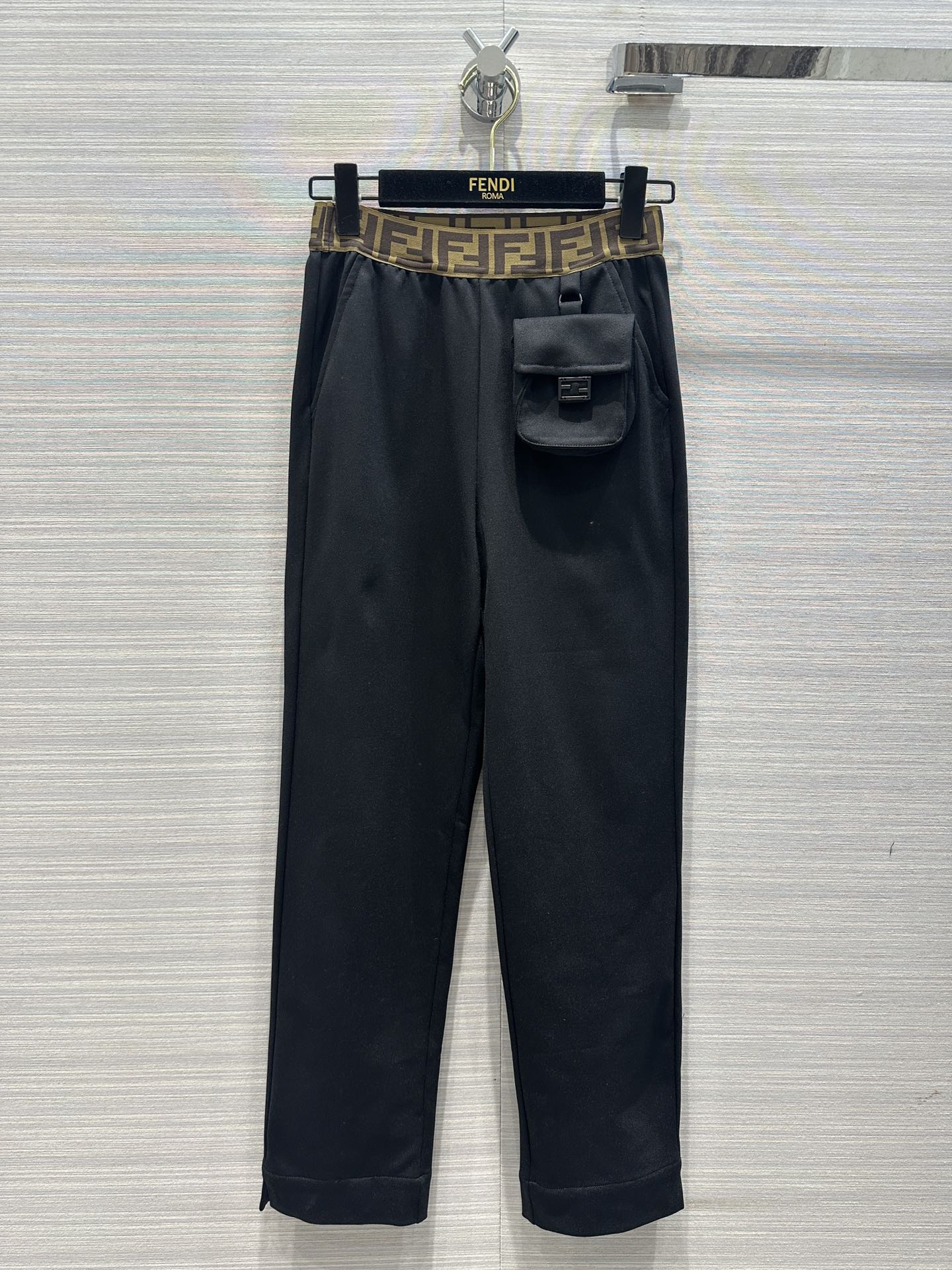 Новинка сезона весна/лето 2024 от Fendi: комплект из худи.