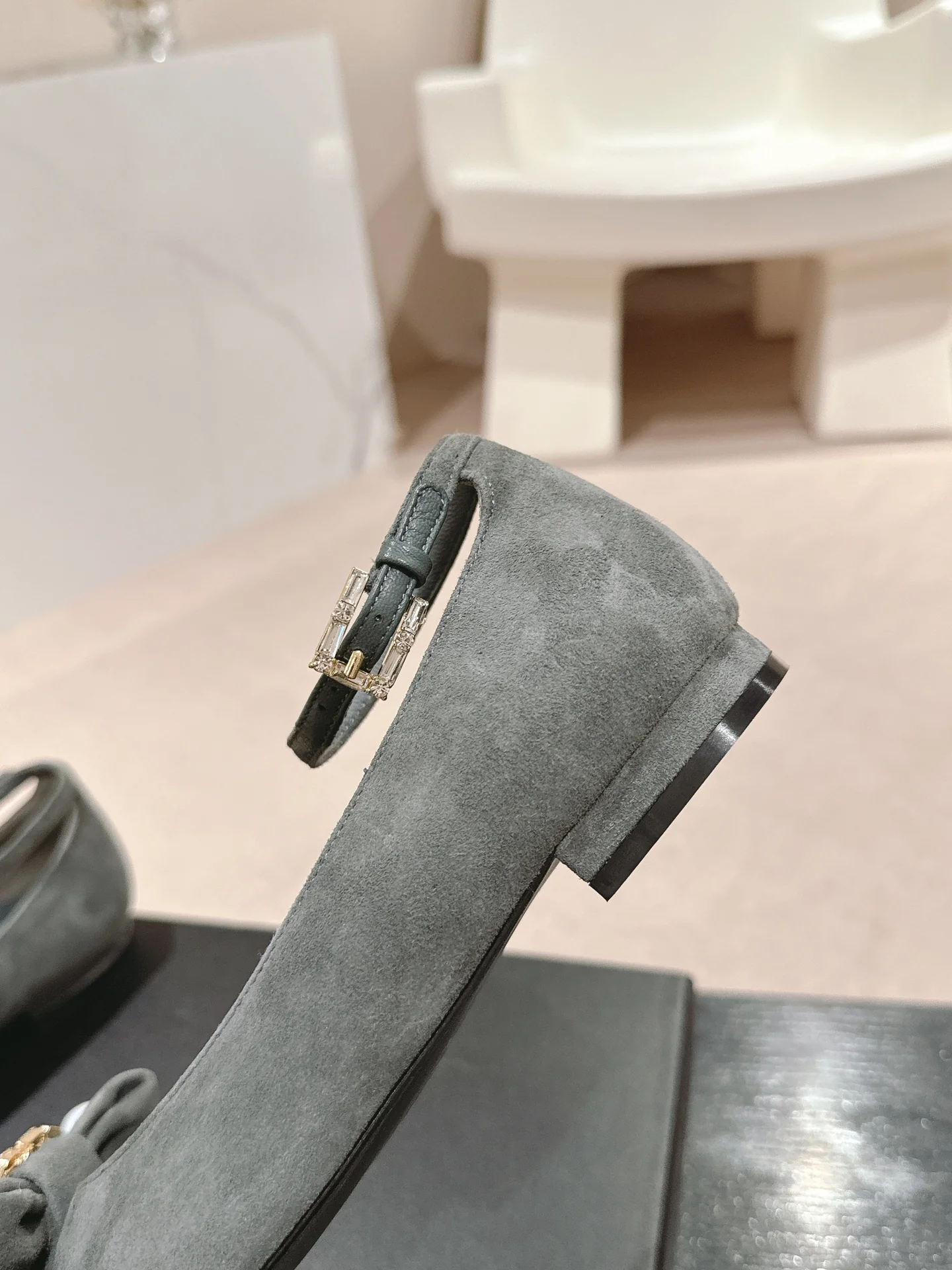 Туфли на низком каблуке Chanel 2024 Ribbon, серые