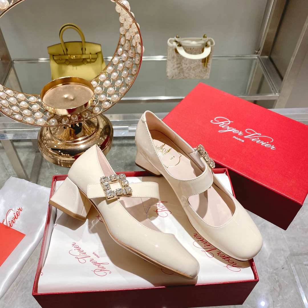 Обувь RV - Новинка весны 2023 - Туфли на низком каблуке из овчины - 4-5 см - Бежевые