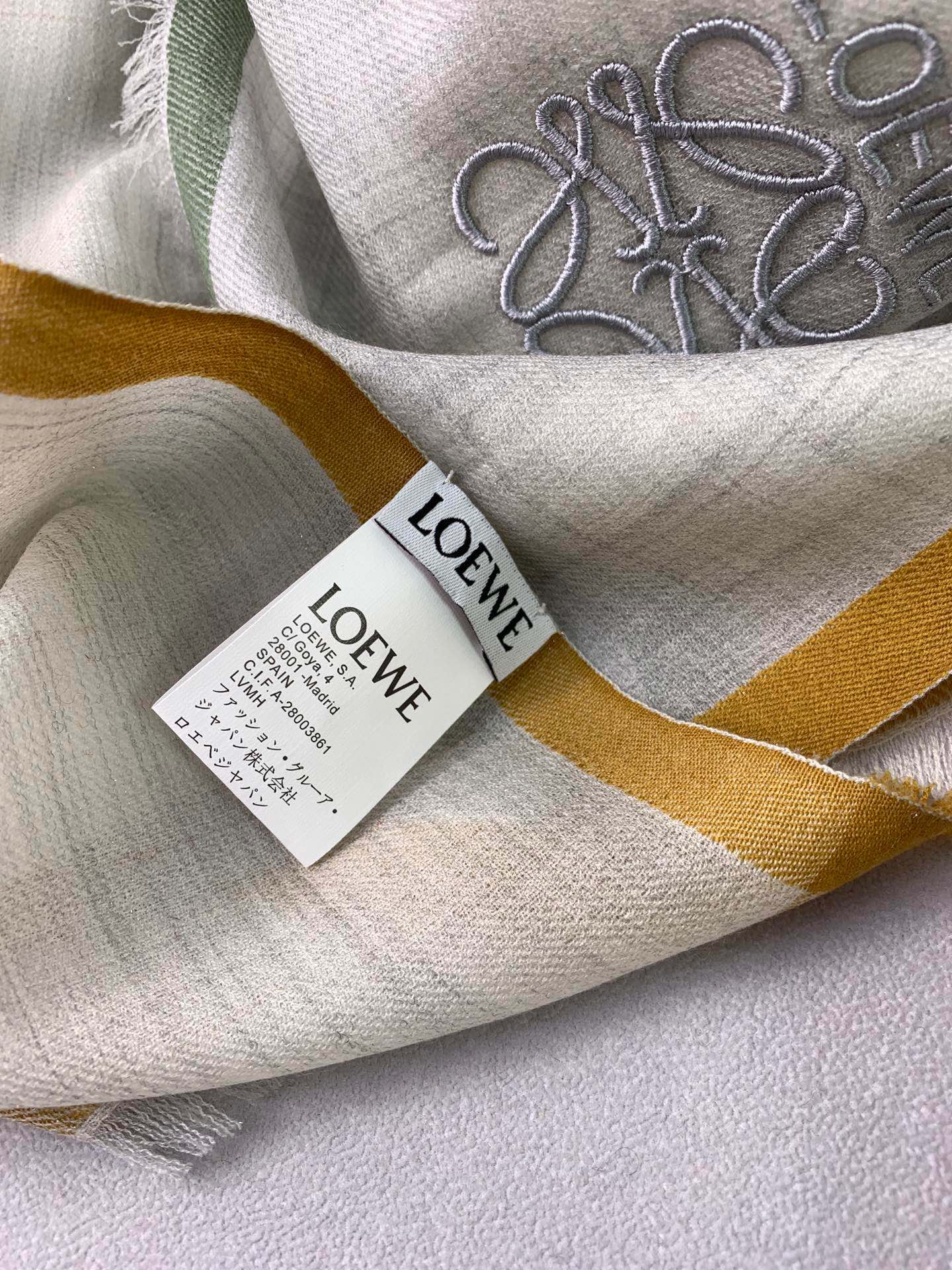 Кашемировый шарф Loewe 2024 с золотыми и серебряными нитями - 110-110