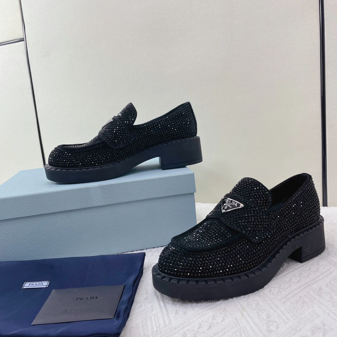 Туфли Prada - Лоферы Prada, украшенные стразами - черные