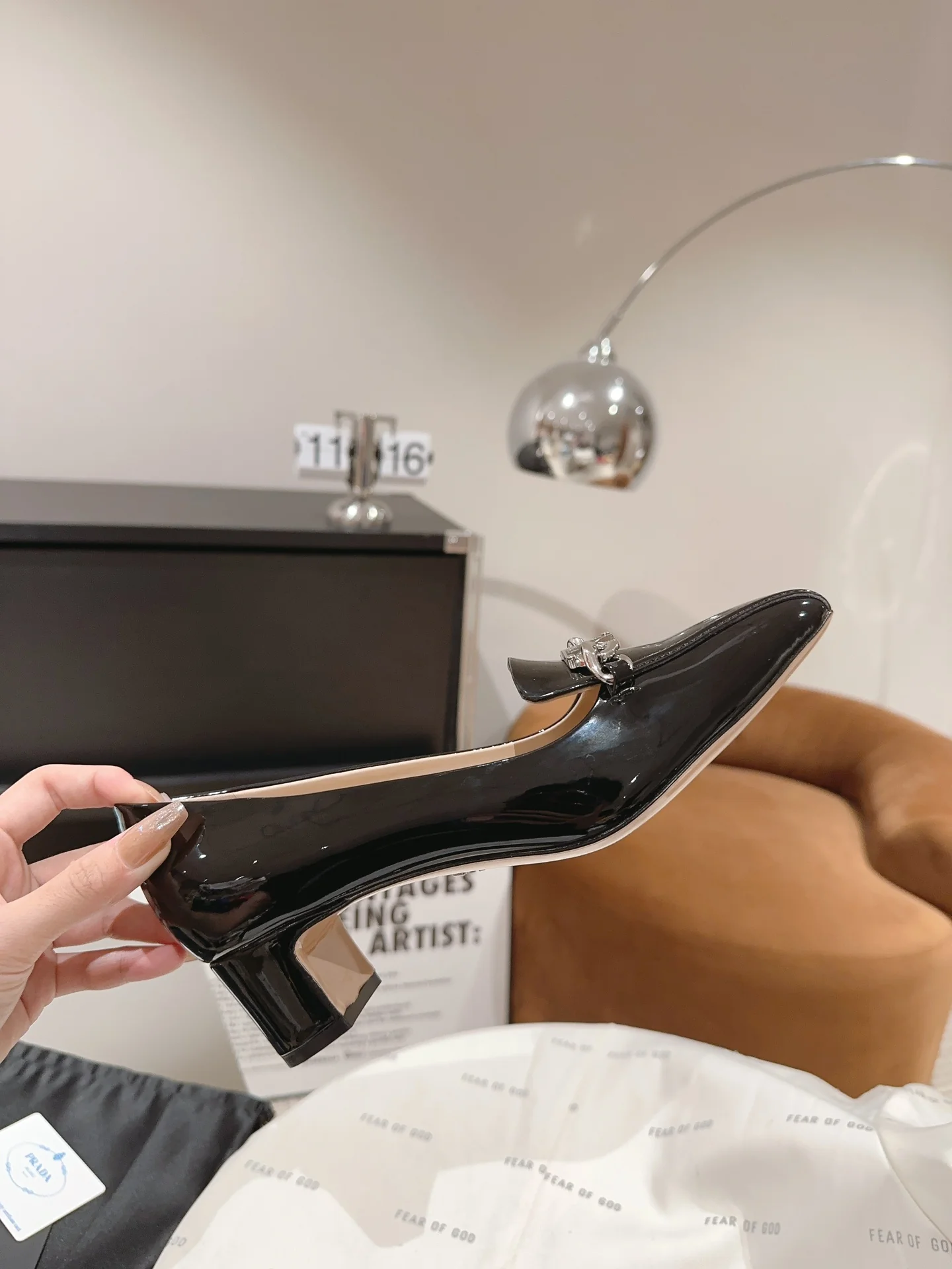 Prada - Коллекция Мэри Джейн - Туфли на низком каблуке с острым носком - Черные