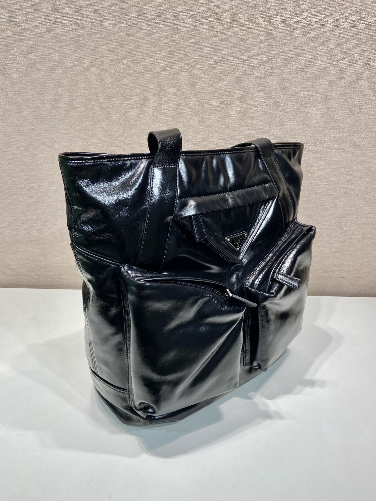 Сумка-тоут Prada из вощеной кожи