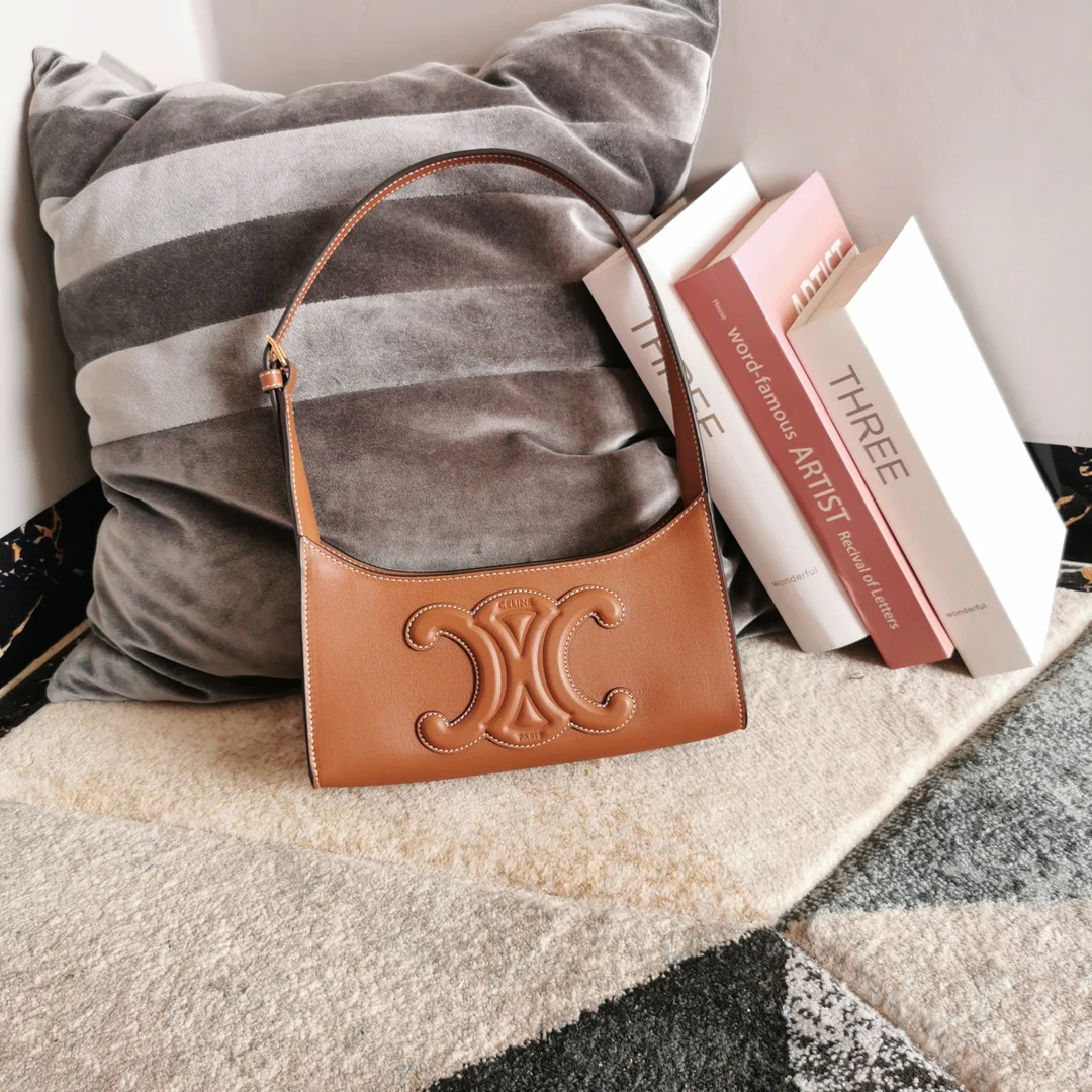 Сумка через плечо Celine с логотипом, из коричневой кожи.