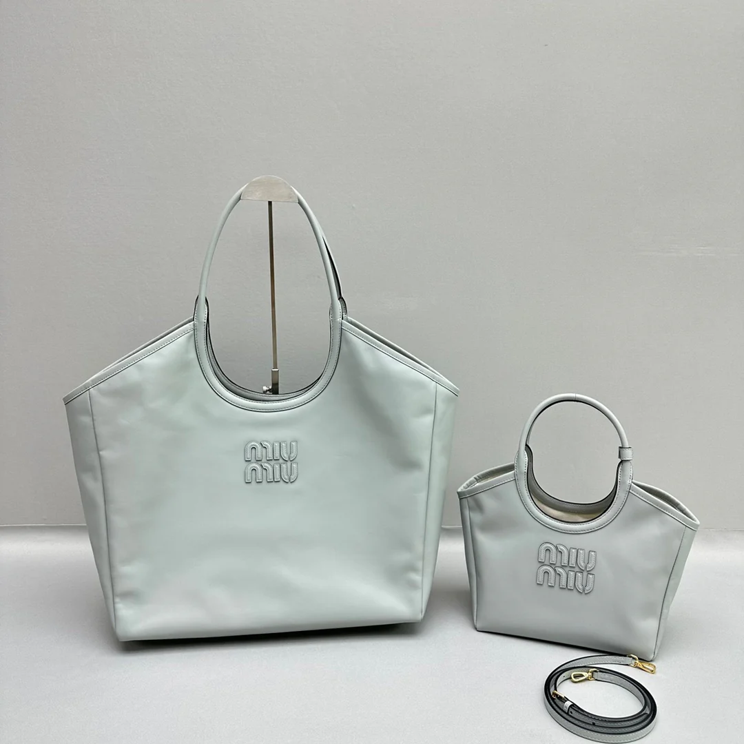 Сумка-тоут Miu Miu Ivy - сравнение размеров