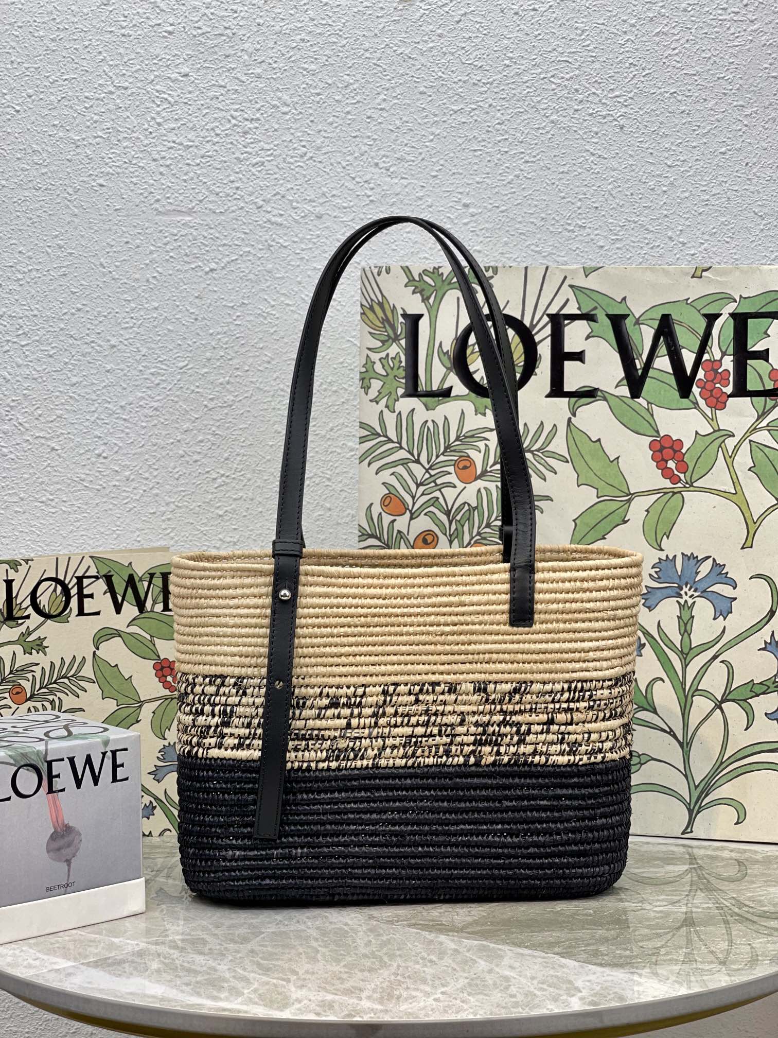 Летняя лимитированная серия соломенных сумок Loewe