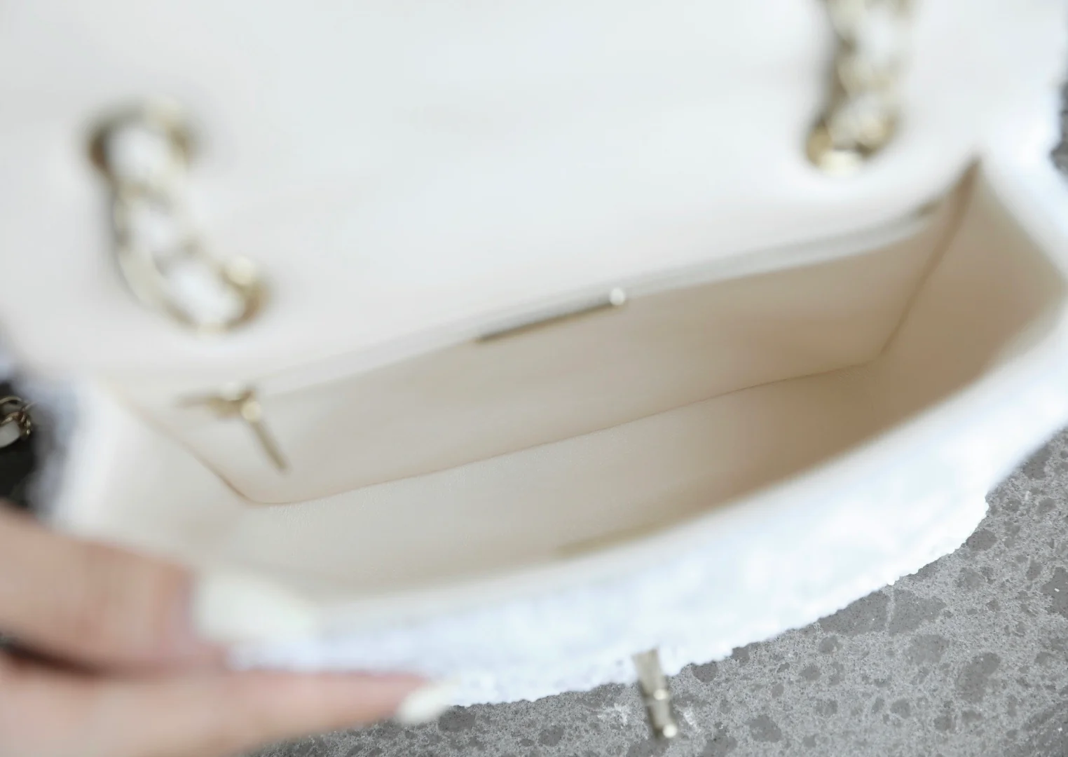 Мини-рюкзак Chanel 25b с пайетками - белый