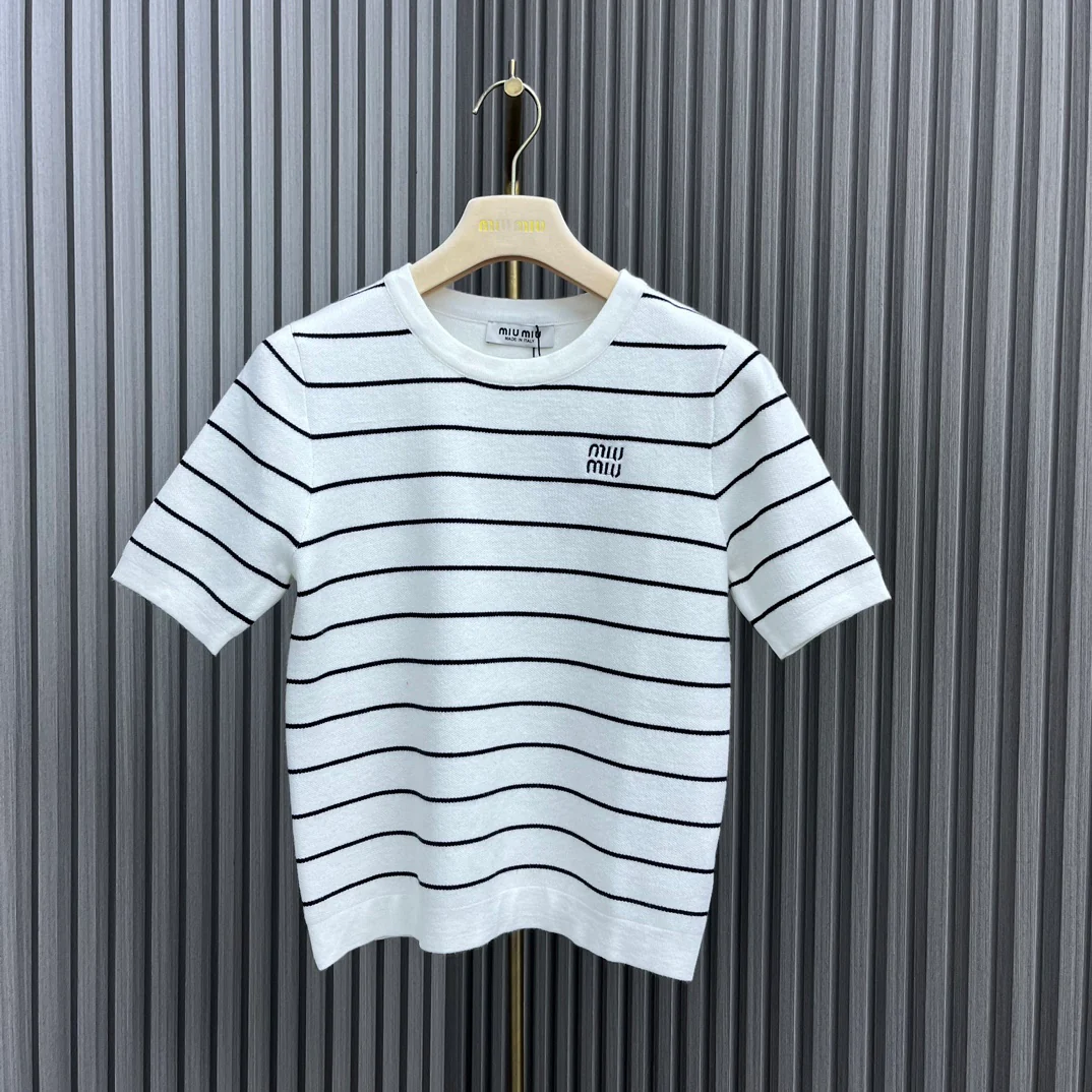 Miu Miu - 2404-24 Новинка: Футболка с круглым вырезом, полосатая, с коротким рукавом - белая