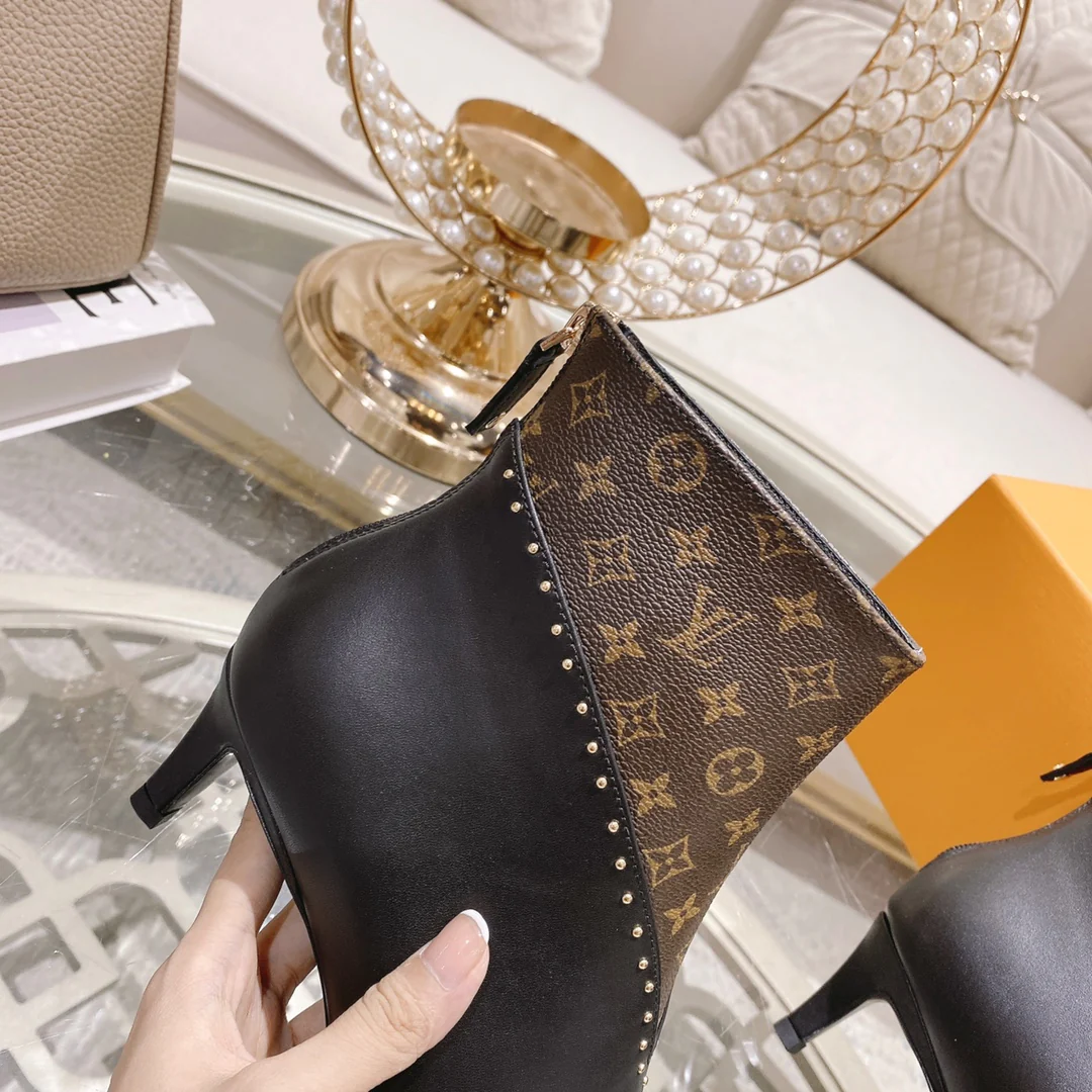 Ботильоны на шпильке с монограммой LV