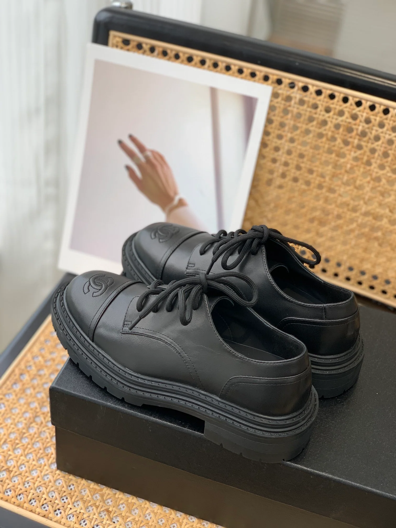 Классические туфли Chanel на массивном каблуке - черные