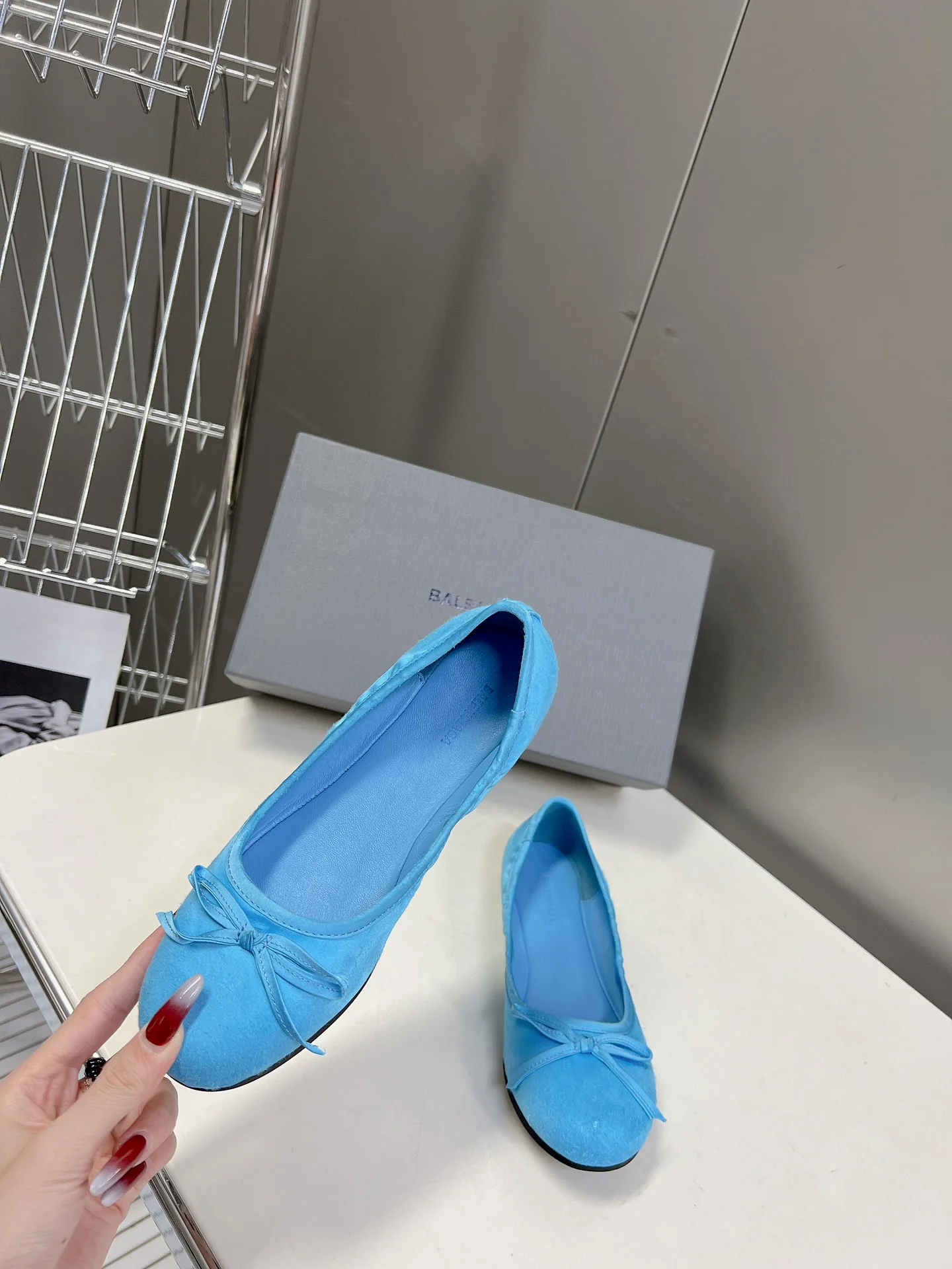 Коллекция Balenciaga 2023 года с подиума - Балетки - Синие