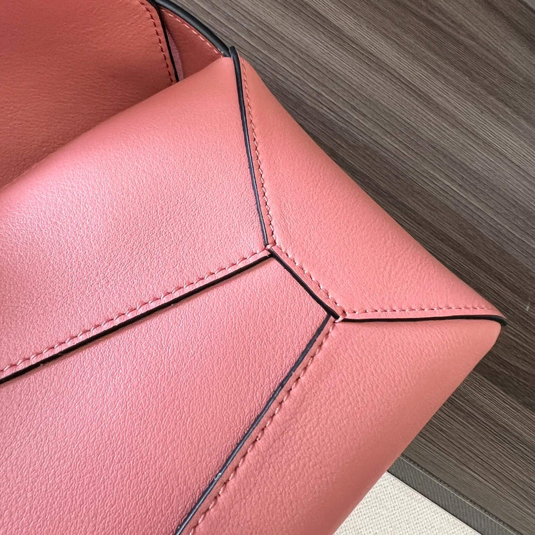 Сумка-хобо Loewe Puzzle, наплечная, из кожи наппа, розовая.