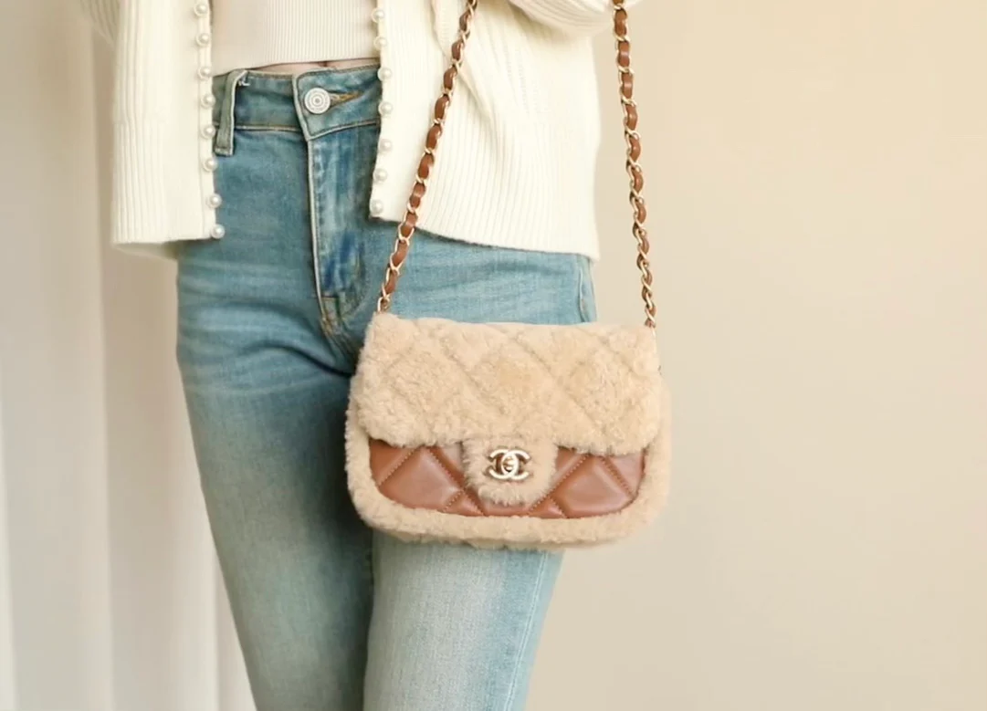 Сумка Chanel с клапаном и цепочкой в ??виде плюшевого мишки из 24-каратного золота (маленькая).