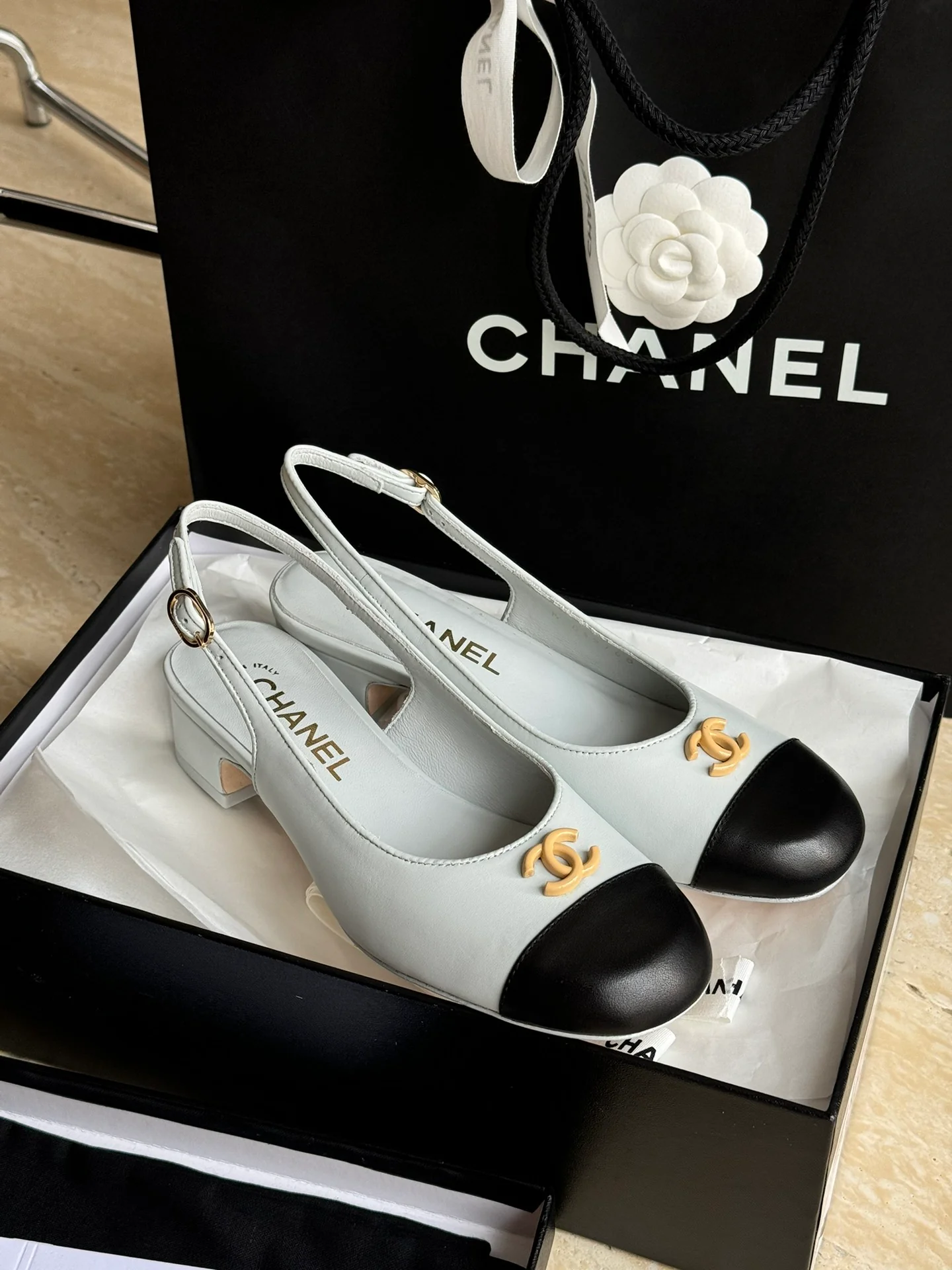 Chanel-2024新款 小方头双C牛皮低跟凉鞋 白色