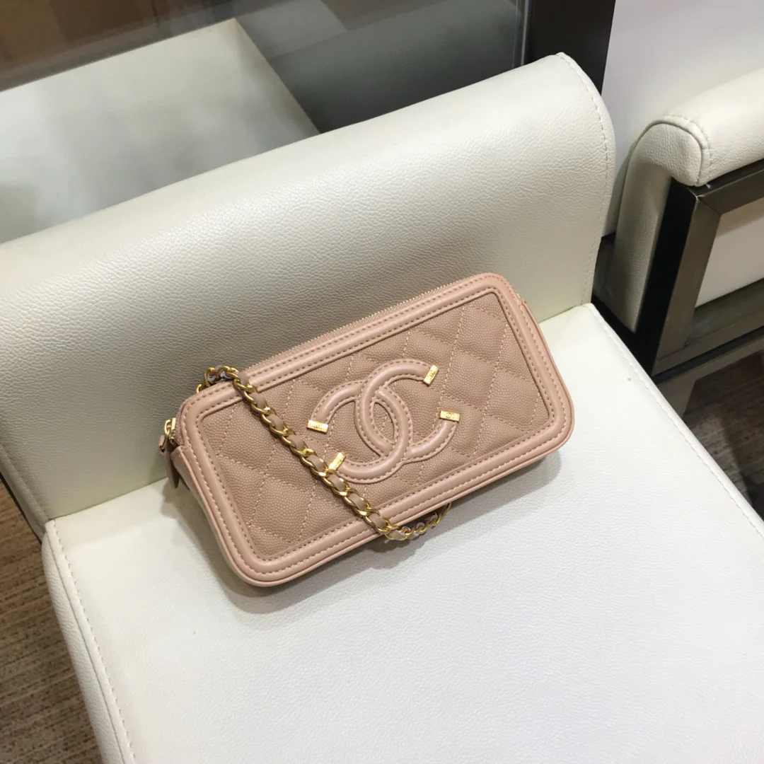 Маленькая стеганая сумка Chanel с цепочкой - съемная цепочка - 1 шт.