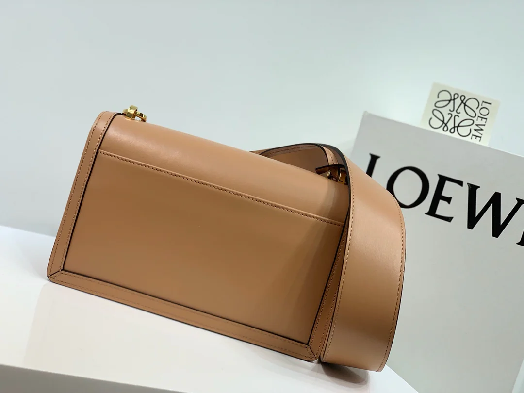 Треугольная сумка Loewe - Телячья кожа - Средний размер - 4