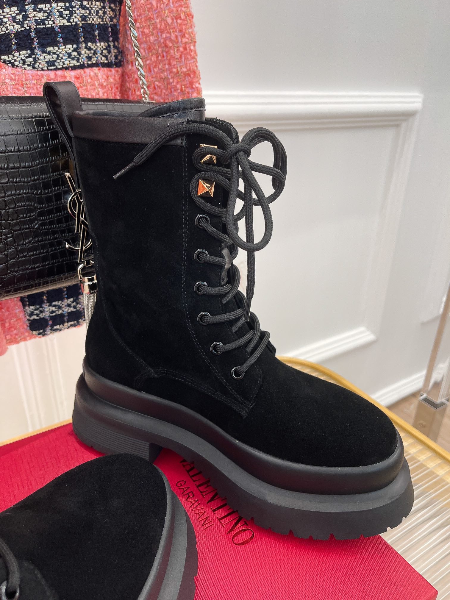 Новинка сезона осень/зима 2022 от Valentino - Ботинки Dr. Martens - 1