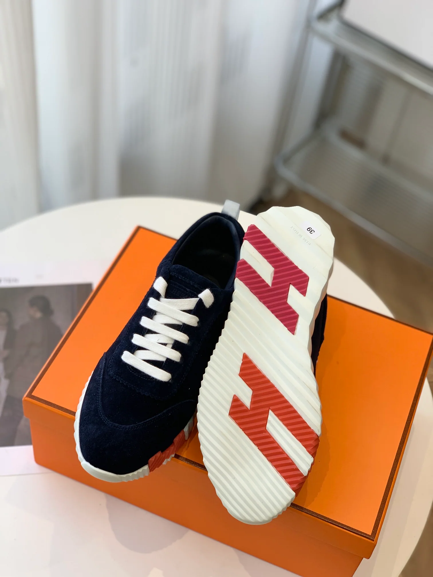 Новейшая модель Hermes 2023 года - кожаные кроссовки H-Leather - черные