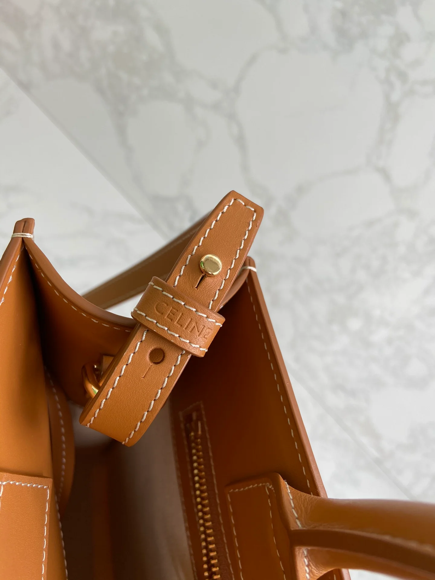 Вертикальная сумка Celine Cabas из канваса с принтом и телячьей кожи.