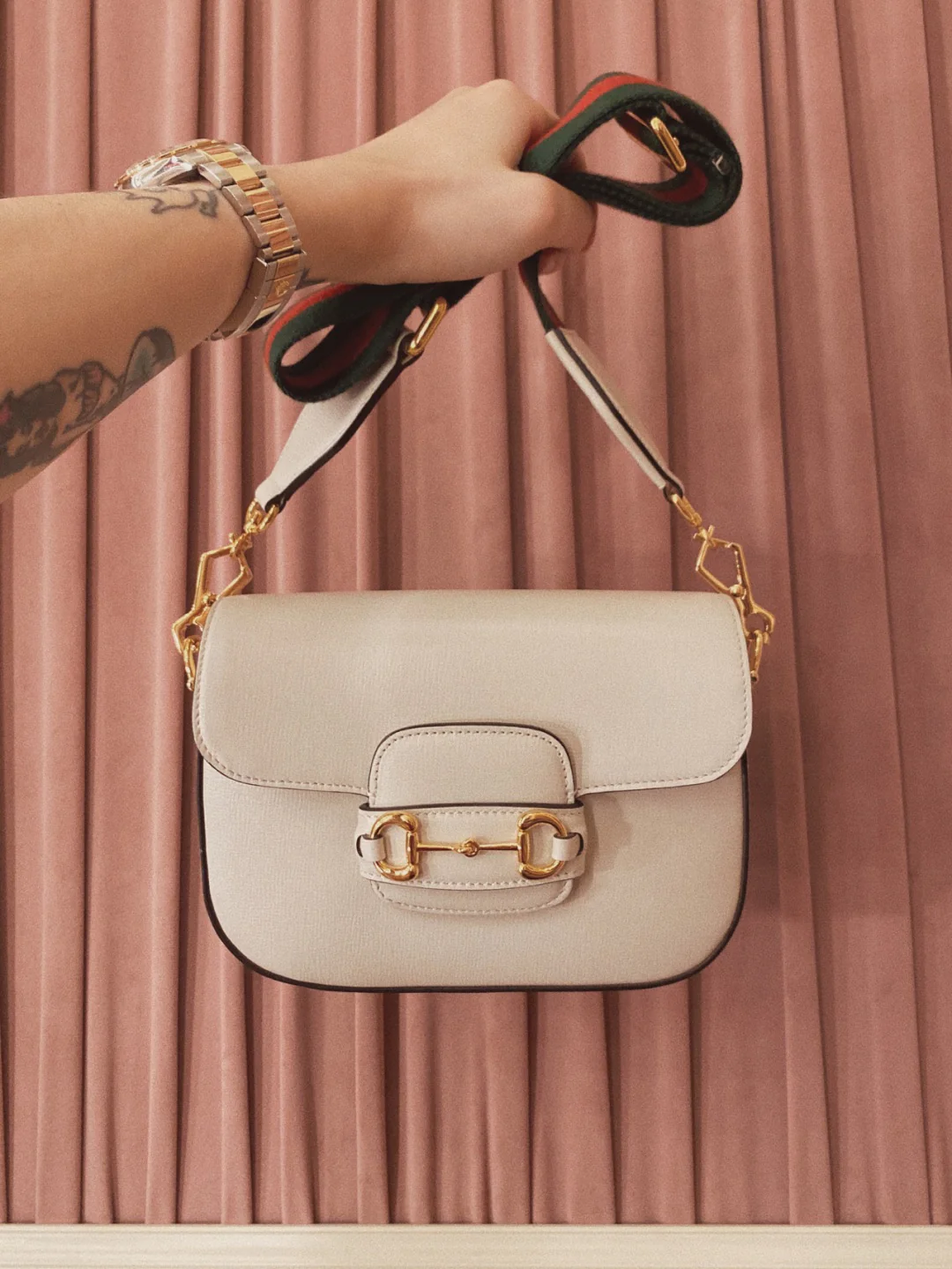 Сумка-седло Gucci 1955 из натуральной кожи с пряжкой в ??виде подковы