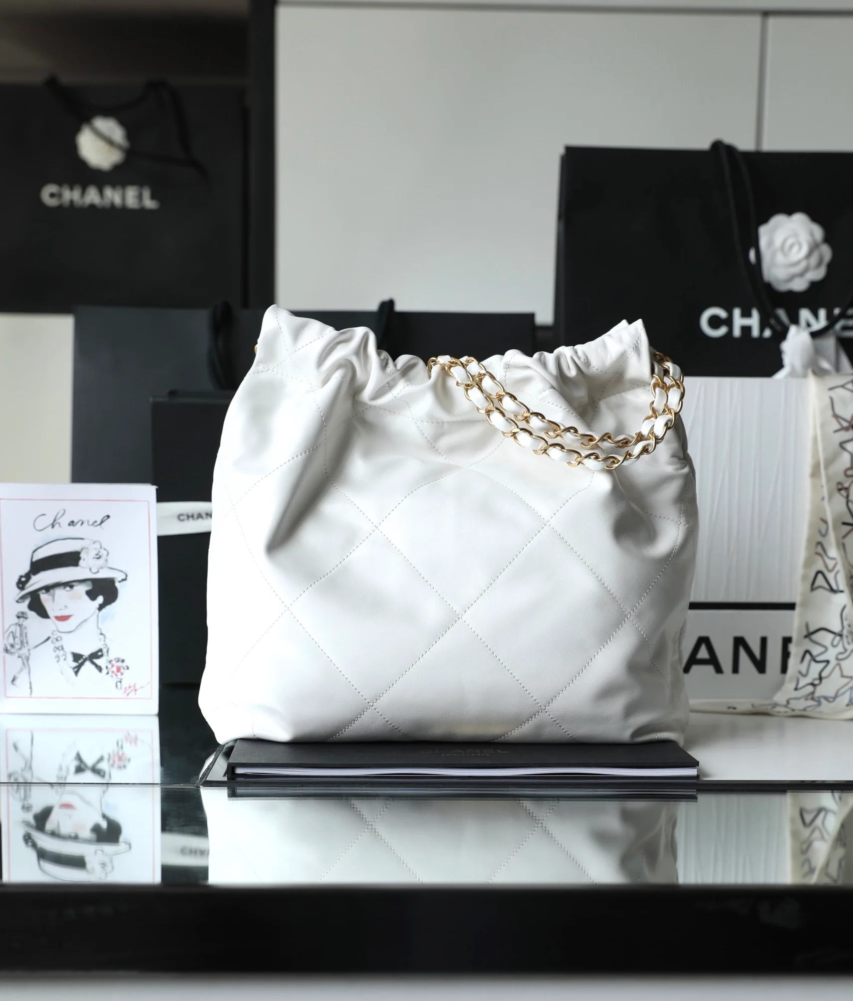 Сумка Chanel 22 - белая - маленькая