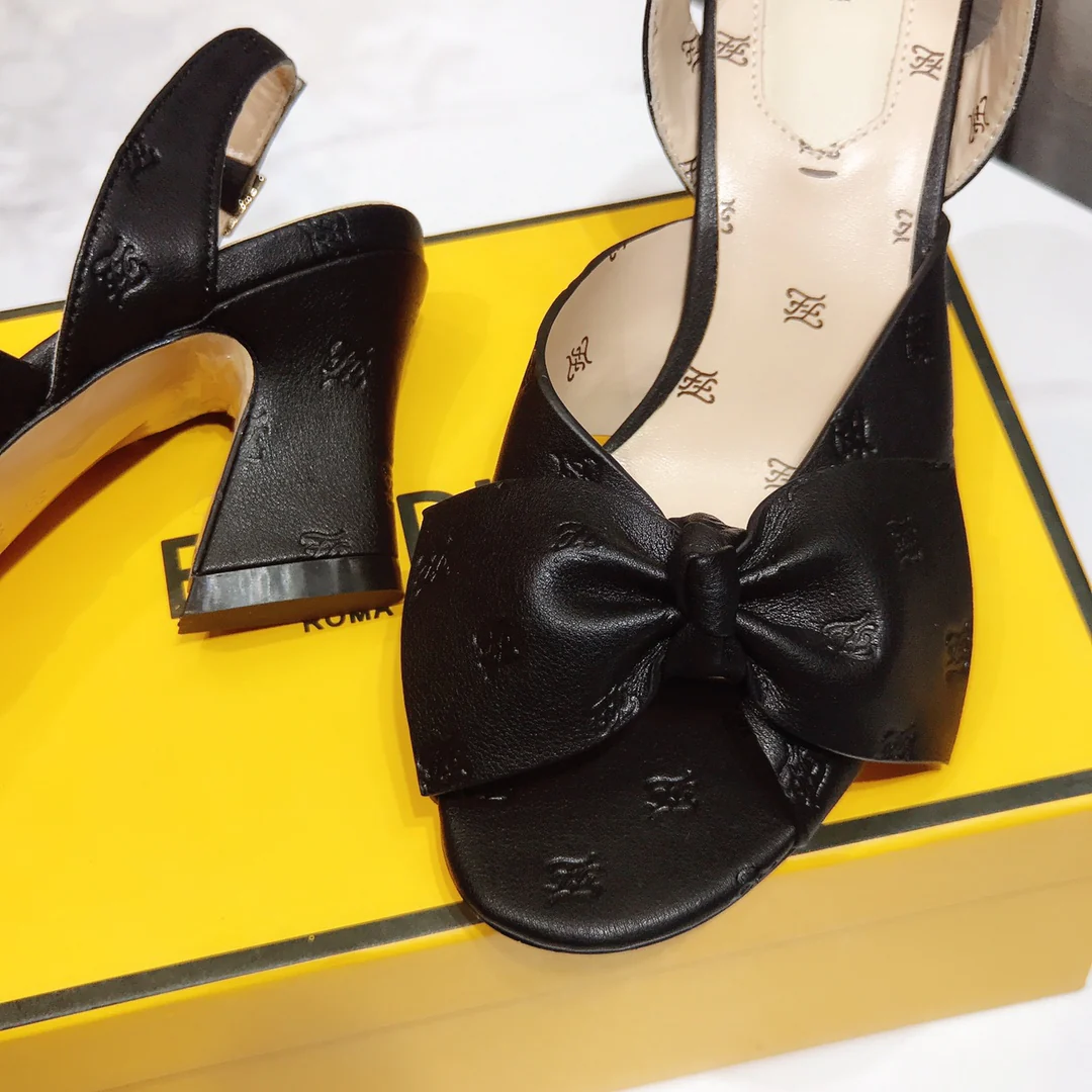 Весенние сандалии Fendi 2022 на низком каблуке - черные