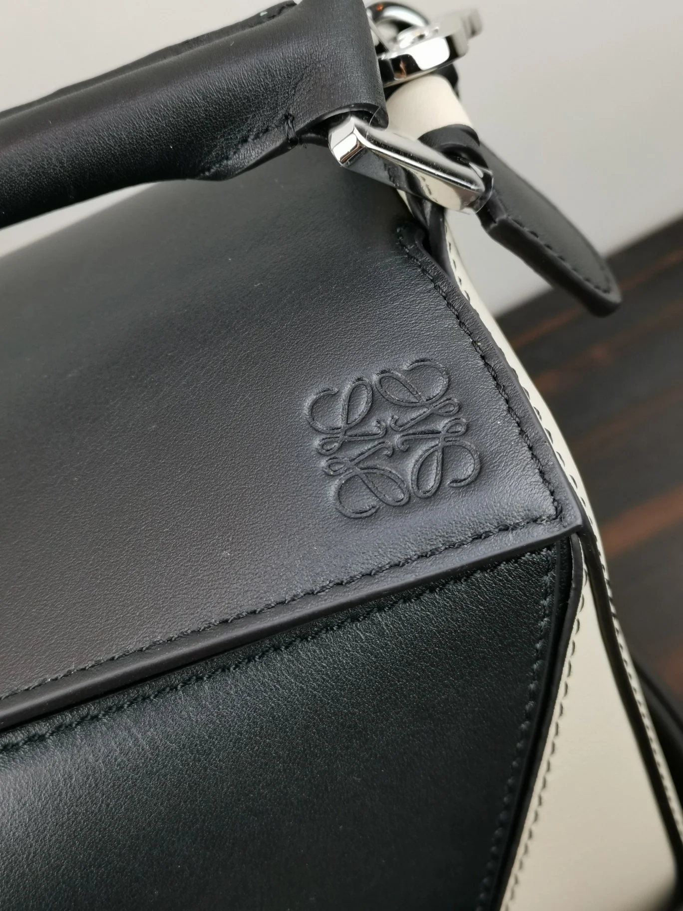 Мини-сумка Loewe Puzzle Bag из телячьей кожи - 20