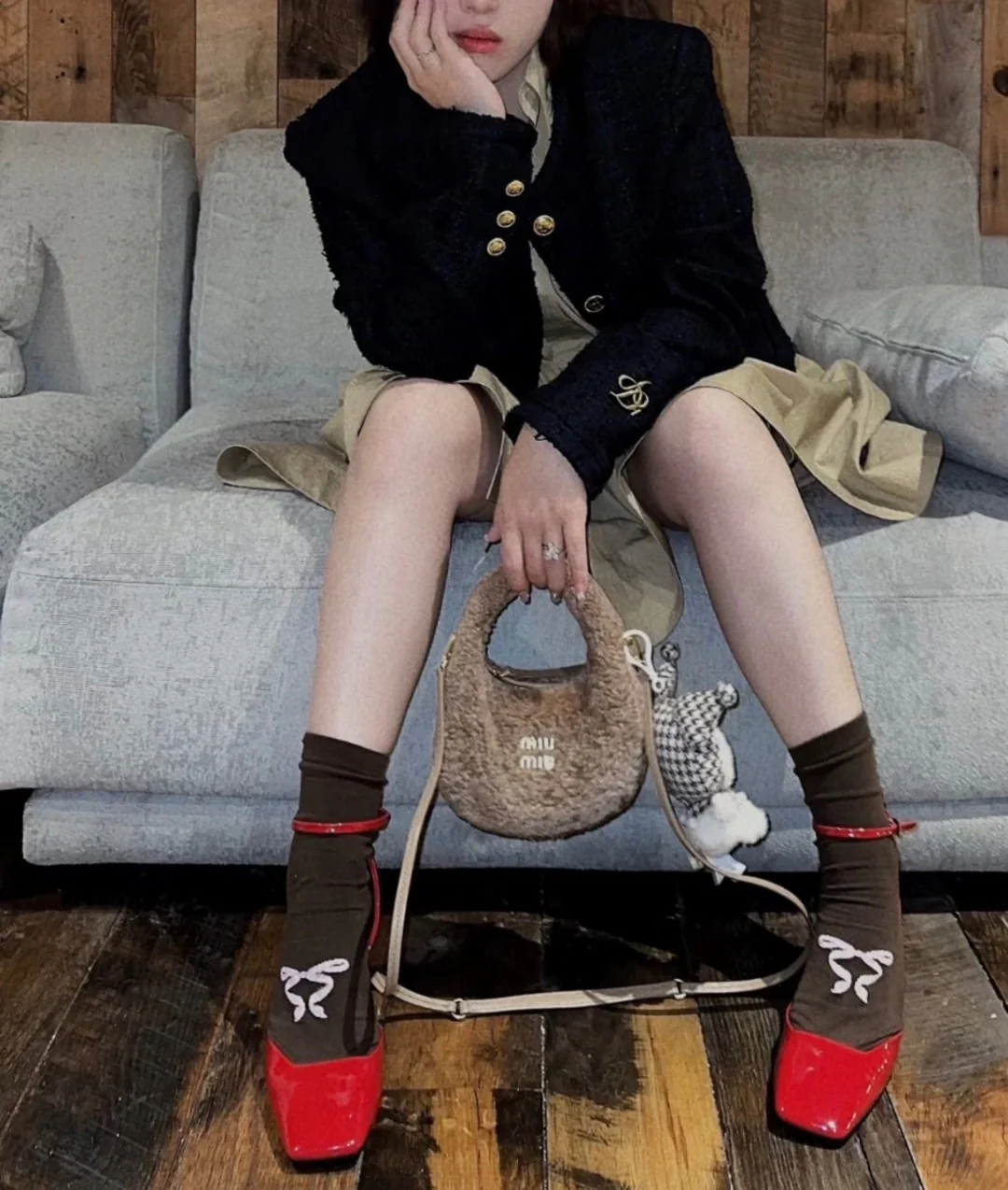 Сумка Miu Miu Wander - овечья шерсть - коричневая - поделиться нарядом