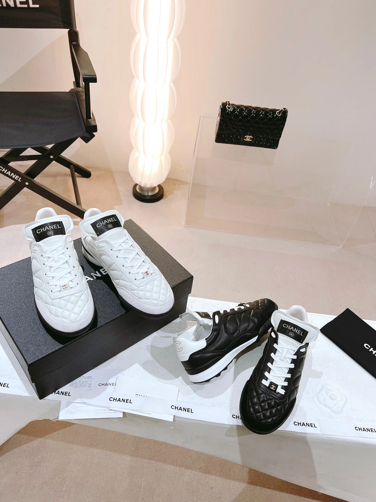 Стеганые кроссовки Chanel из овечьей кожи — стиль Ян Ми, Angelababy и Сон Иши — белые.