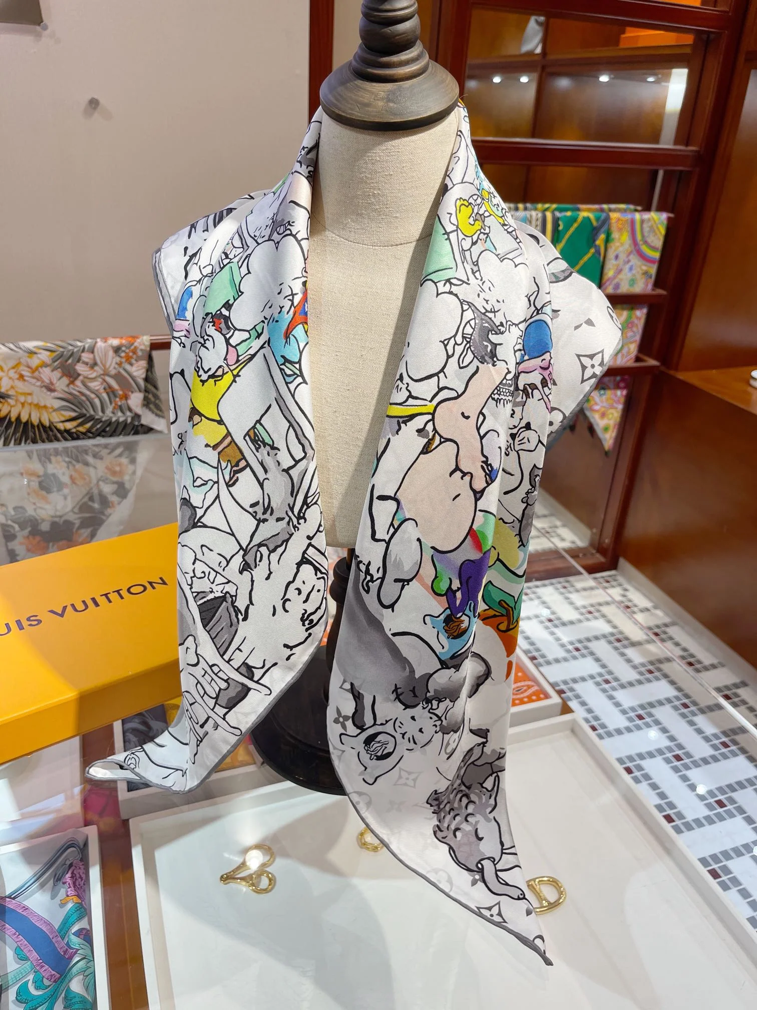 LV - Шелковый шарф коллекционного издания