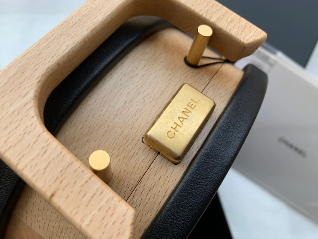 Новинка весны 2022 года от Chanel - Сумка в деревянной коробке - Лимитированная серия