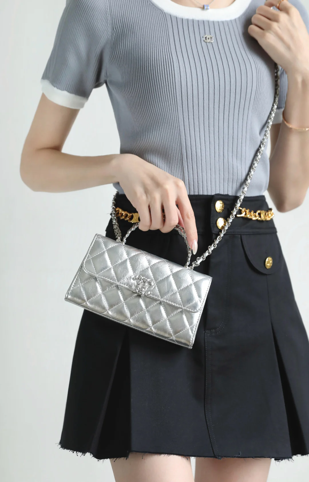 Chanel - ??? - Ручки через плечо - Металлический серебристый - Серебряная пряжка