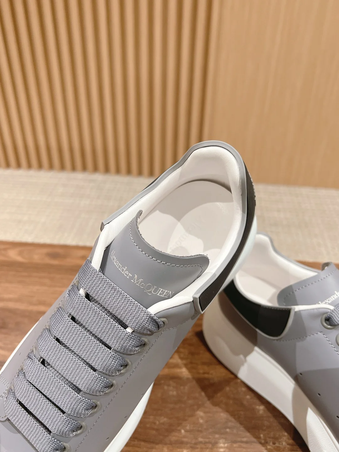 Повседневные туфли на платформе McQueen 2024 - серые