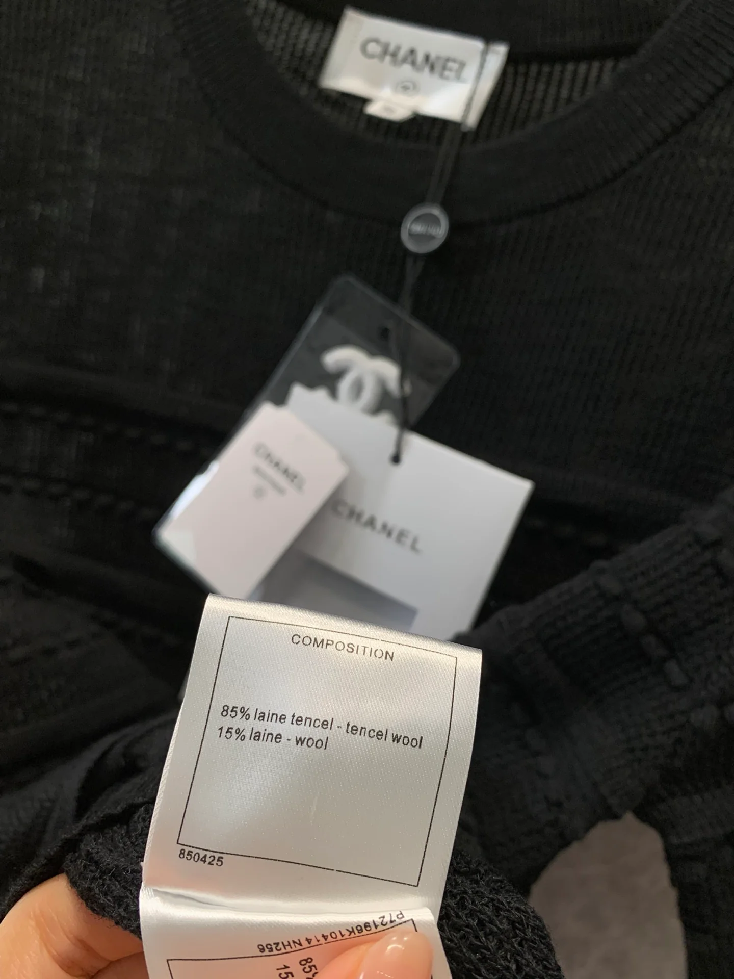 Черный вязаный топ Chanel 2404 для богатой и красивой женщины