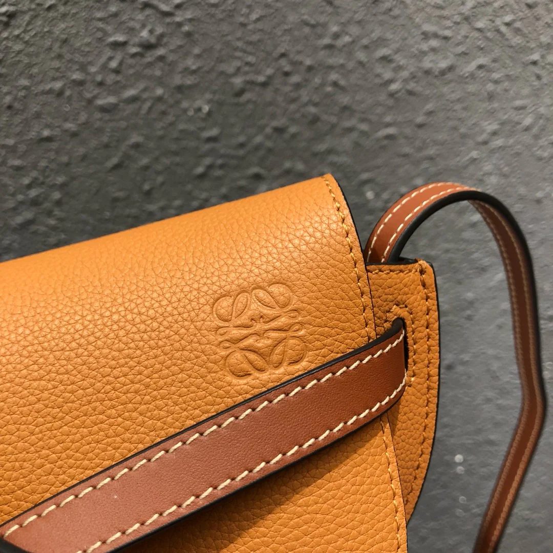 Loewe-gate-mini-21x12-5x9-5-cm-4