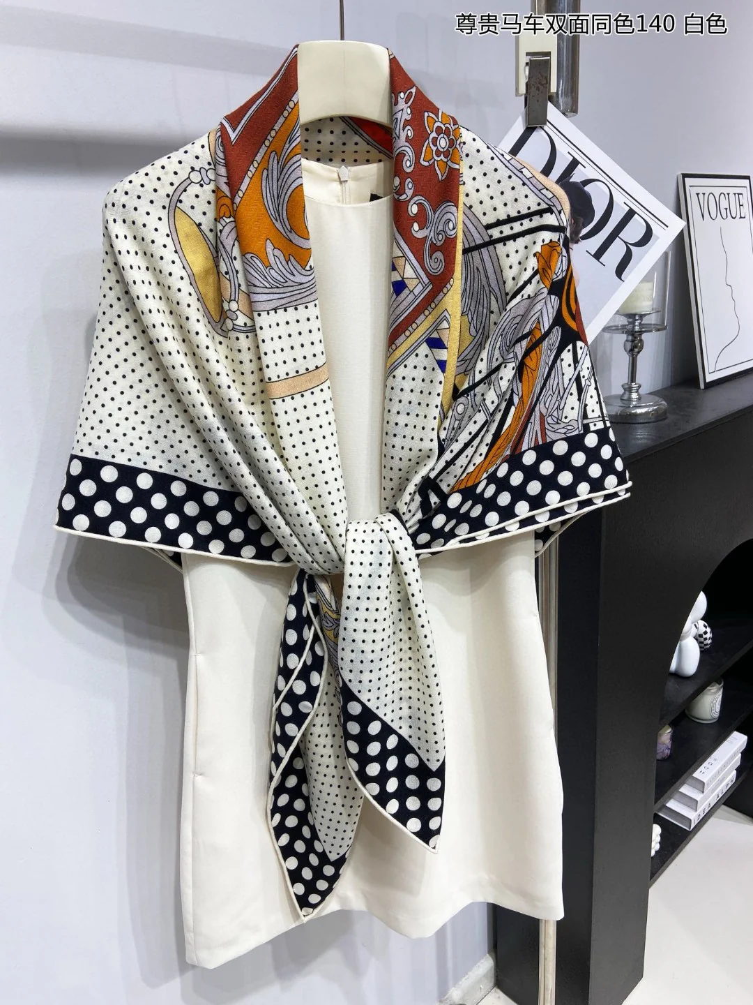 Большой носовой платок Hermes 2024 в классическом стиле ?Карета?.