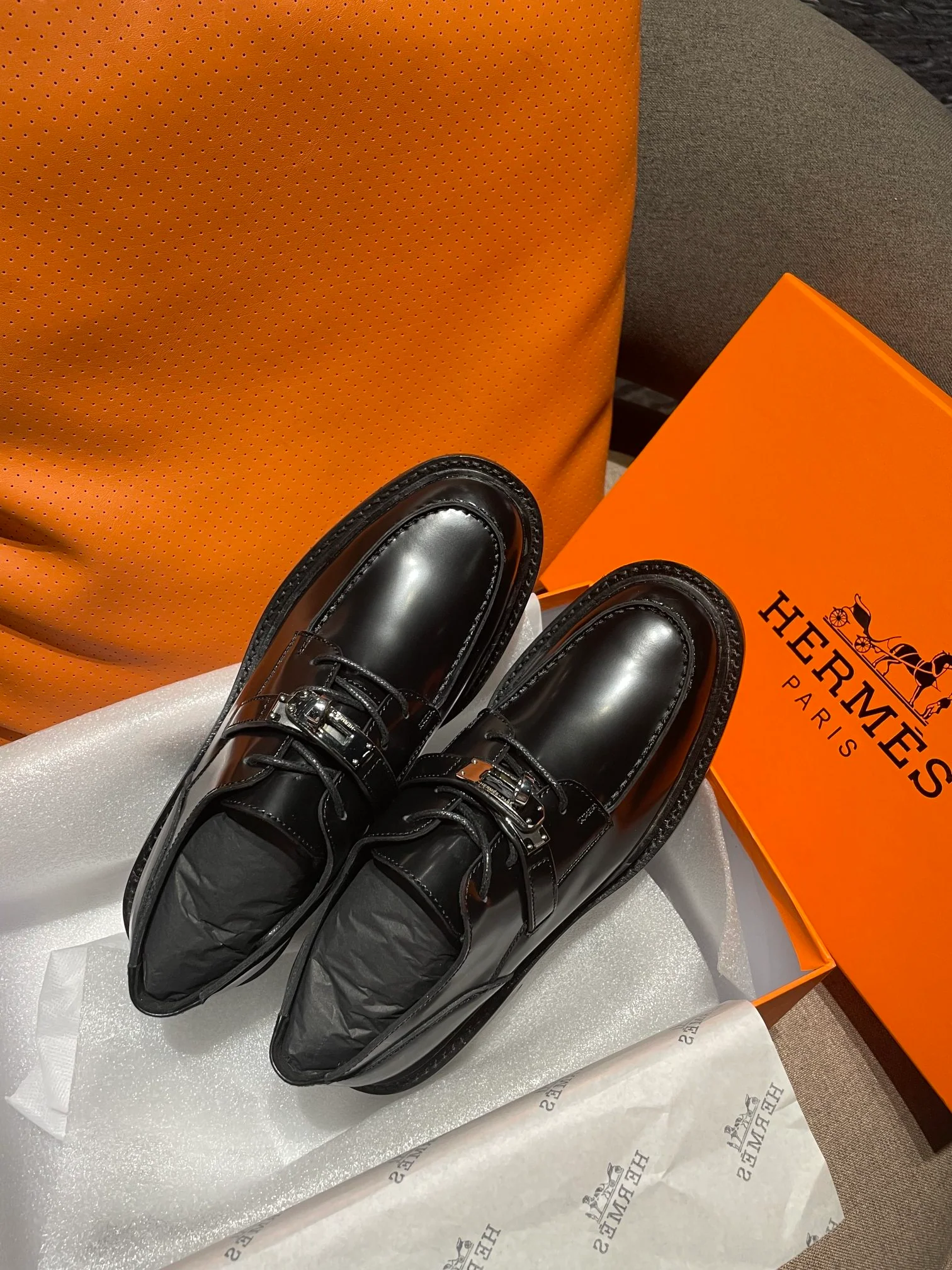 Новинка сезона осень/зима 2022 от Hermes - лоферы с пряжкой H.