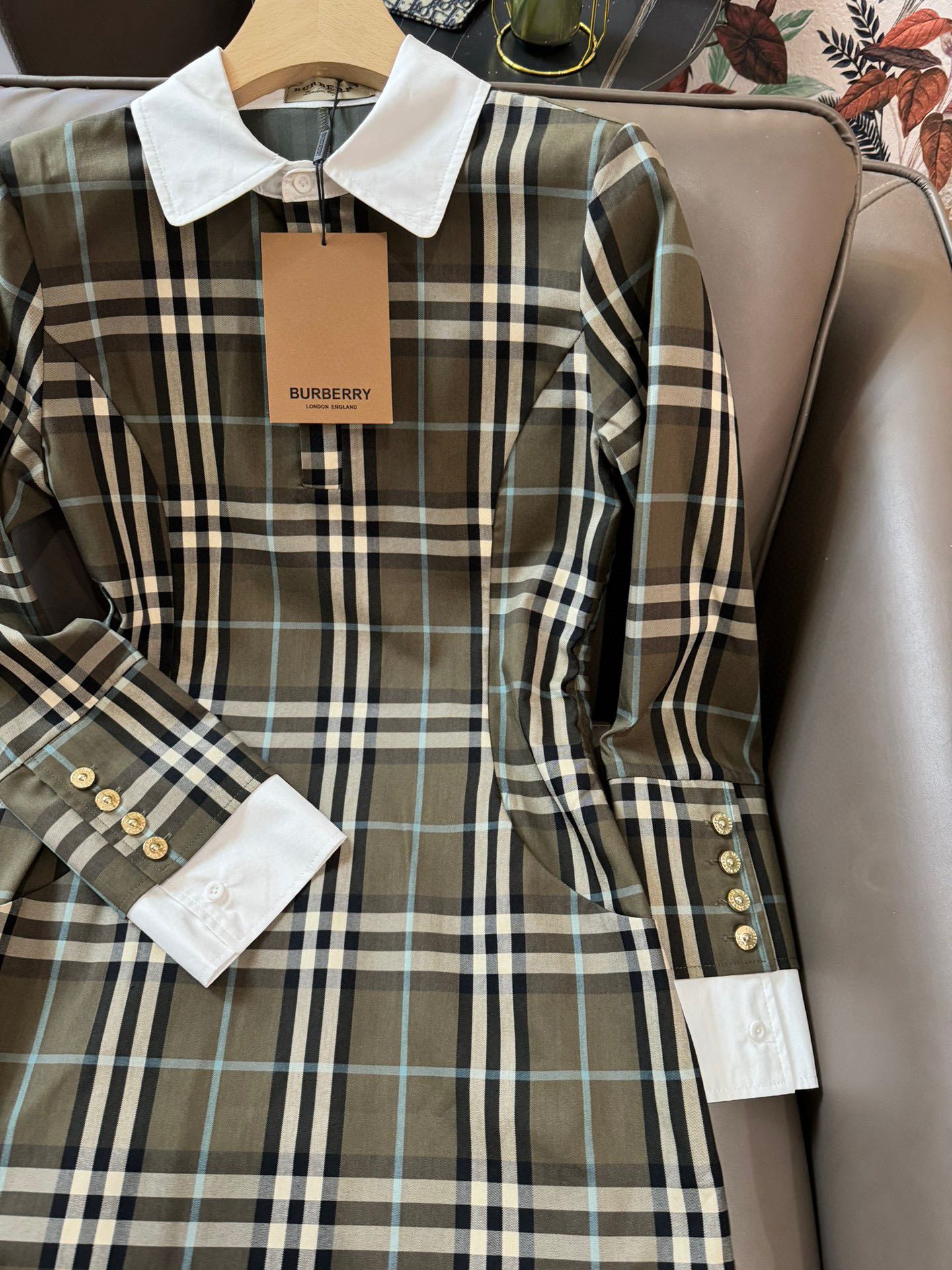 Платье Burberry 2403-24ss в клетку, оливково-зеленое.