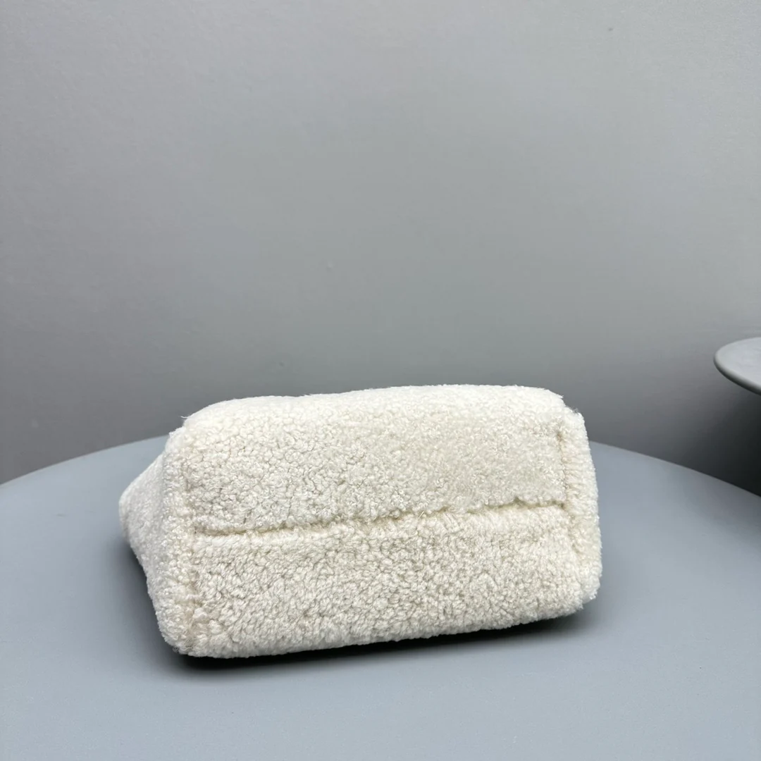 Сумка-тоут Miu Miu Ivy - овечья шерсть - маленькая - белая