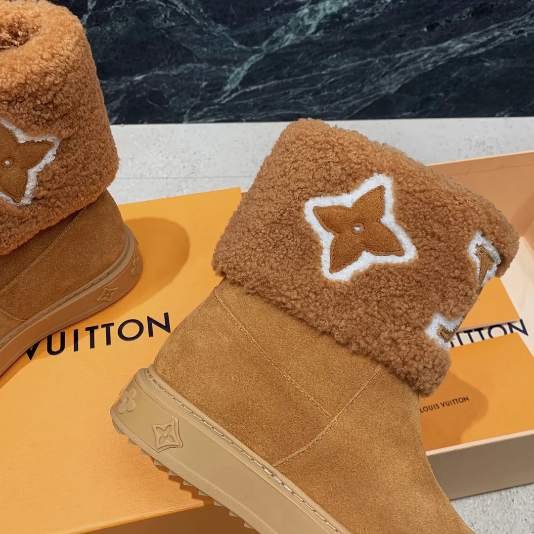 Новинка осенне-зимней коллекции LV 2022 — Снежные сапоги из натуральной овчины — Коричневые