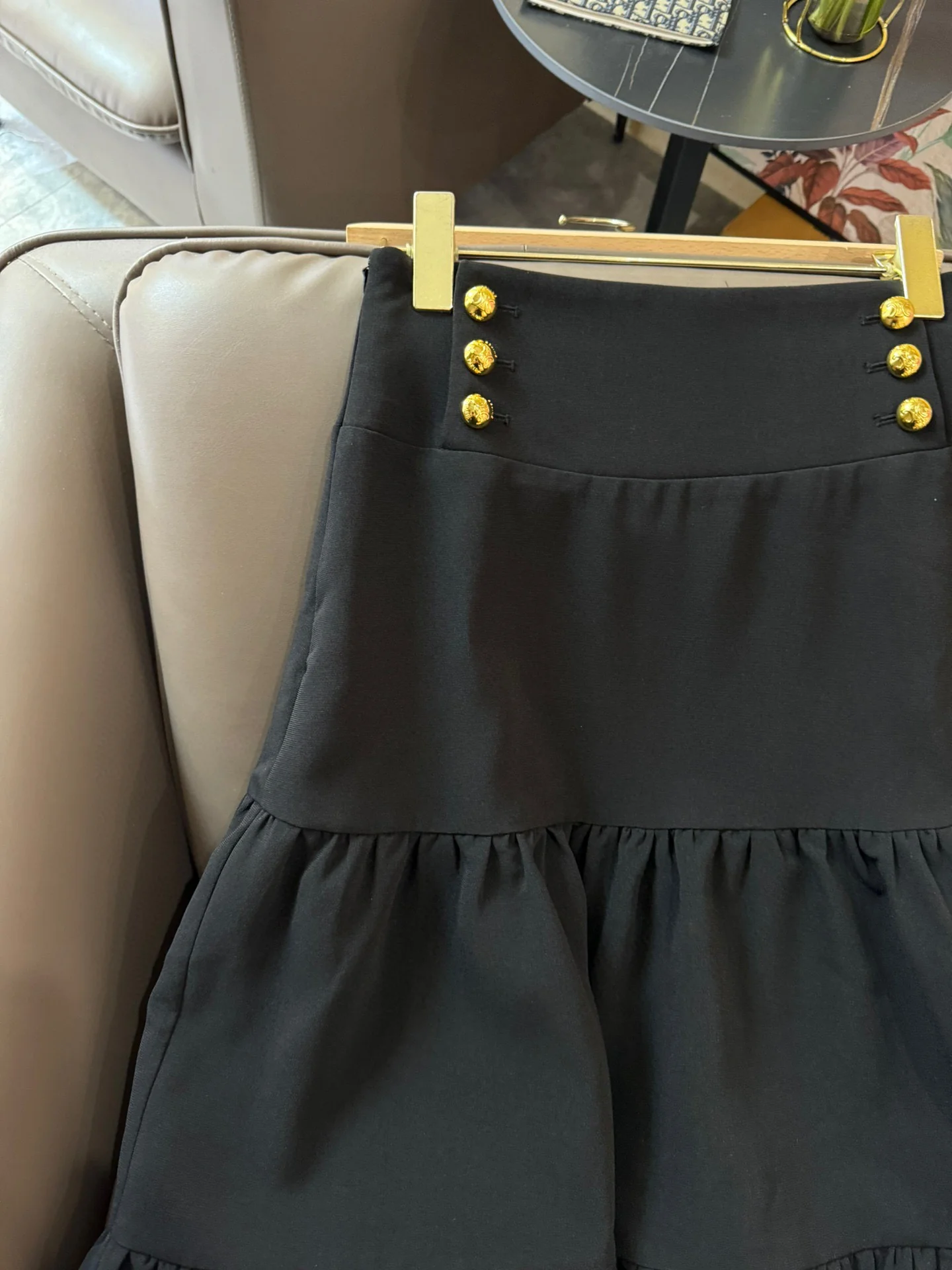 Платье Celine 2403 с золотыми пуговицами, длинное, черное.